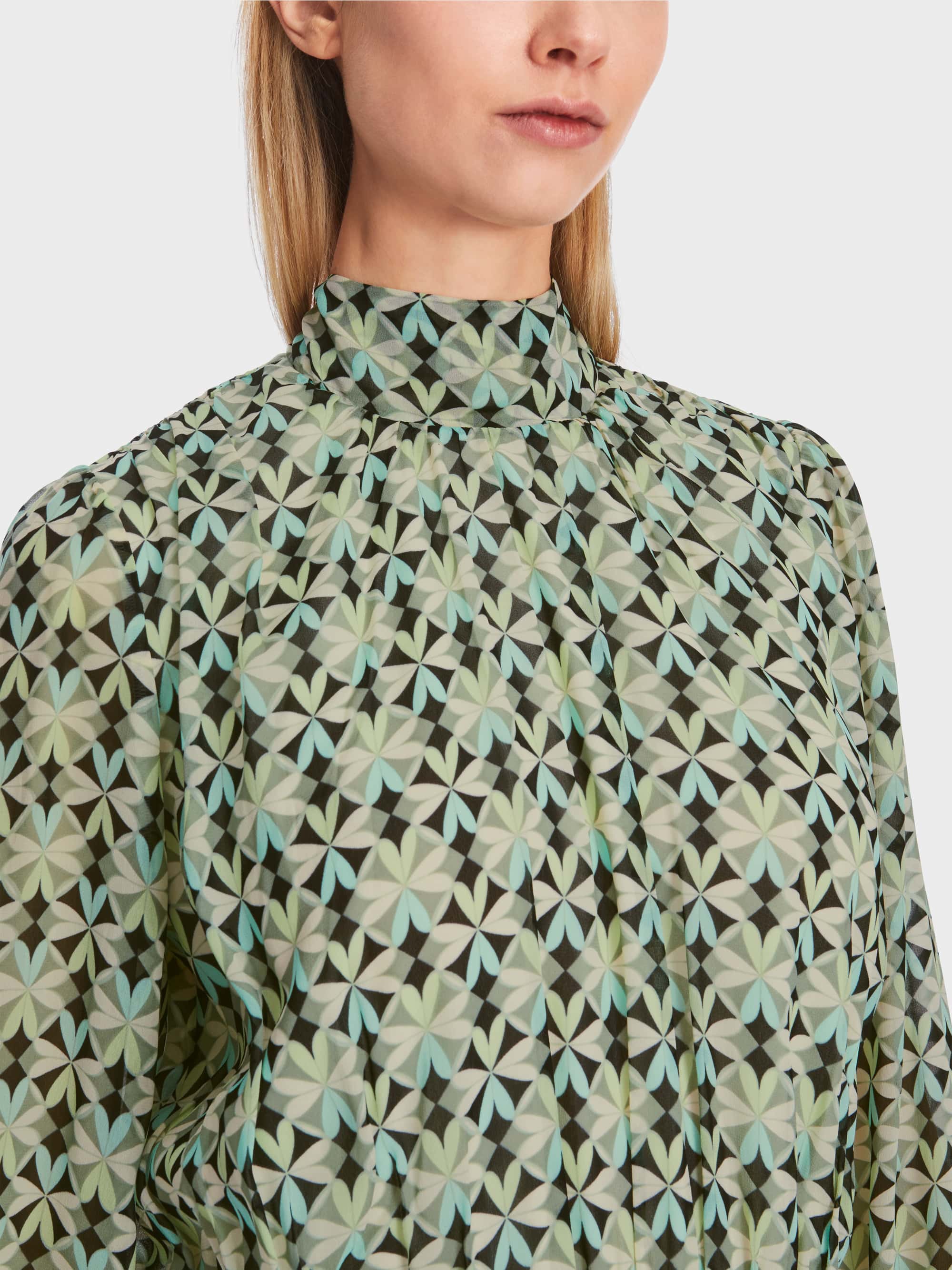 Robe avec empiècements élastiques
