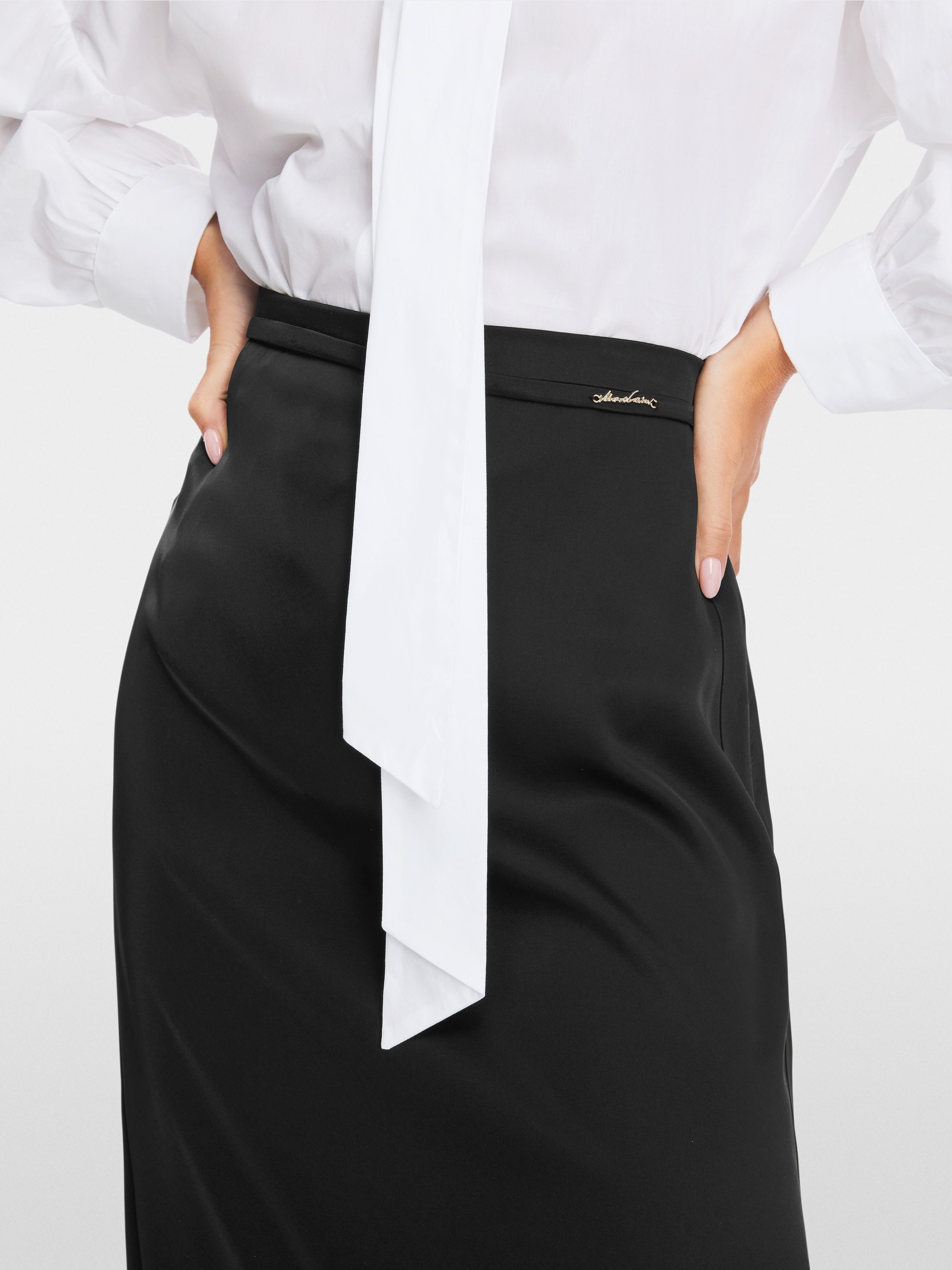 Pencil skirt with stretch