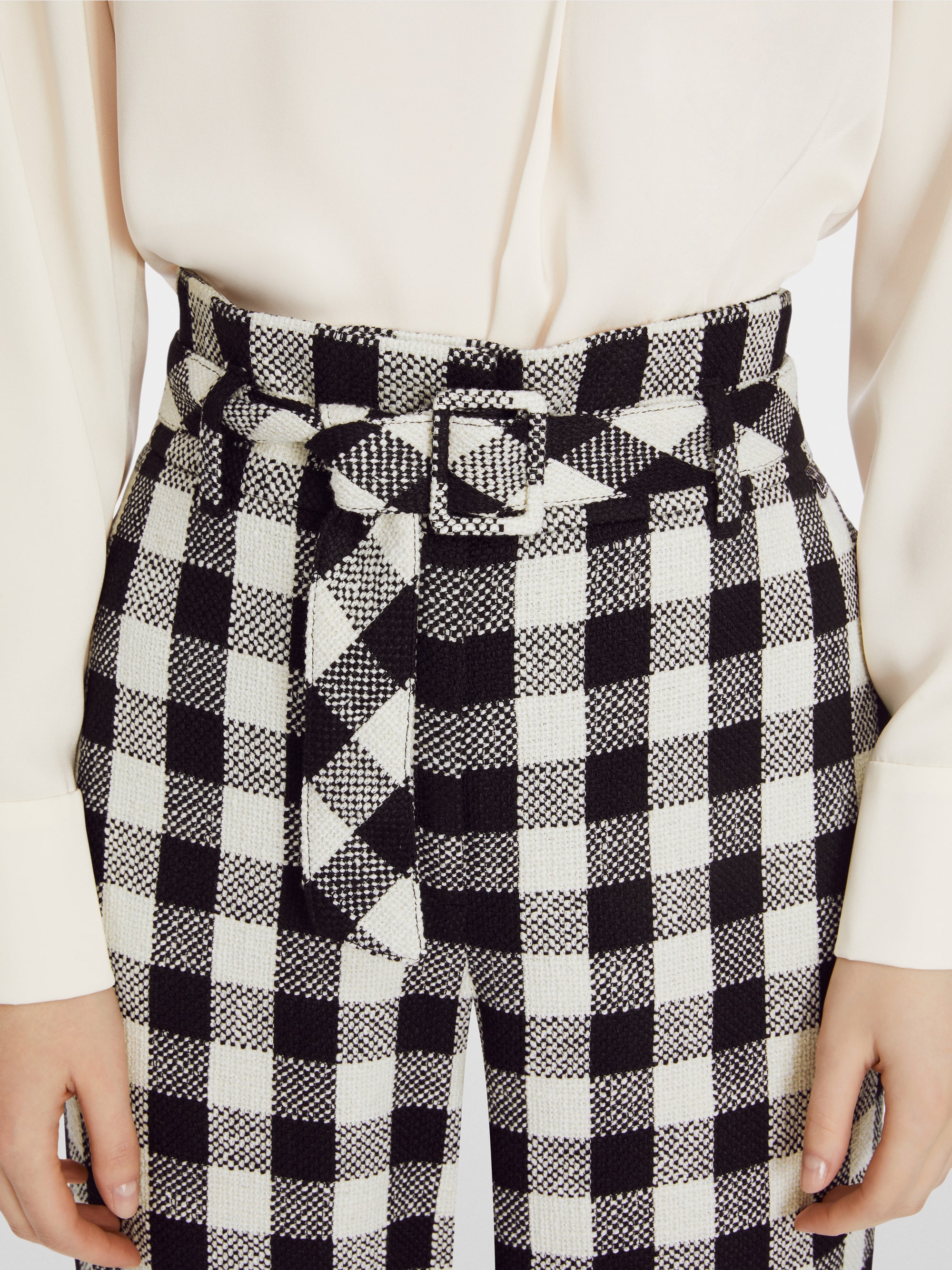 Model WEIDA - paperbag broek