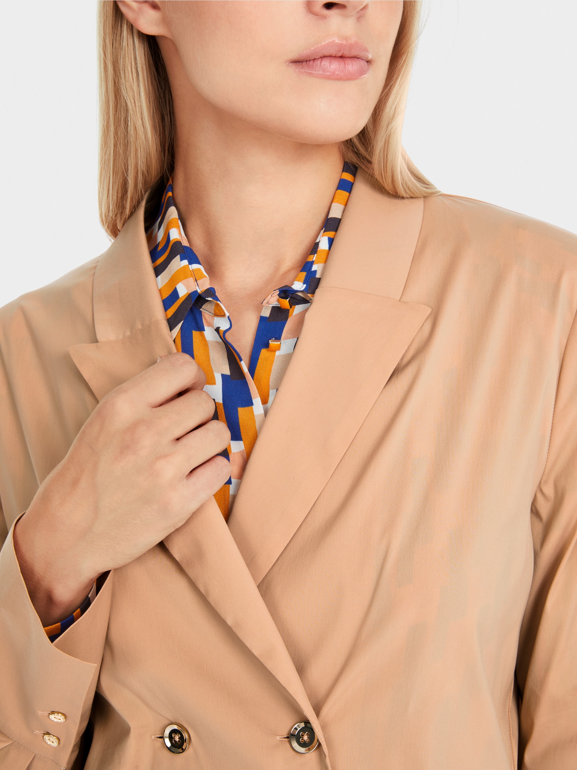 Blouse in colbert-stijl
