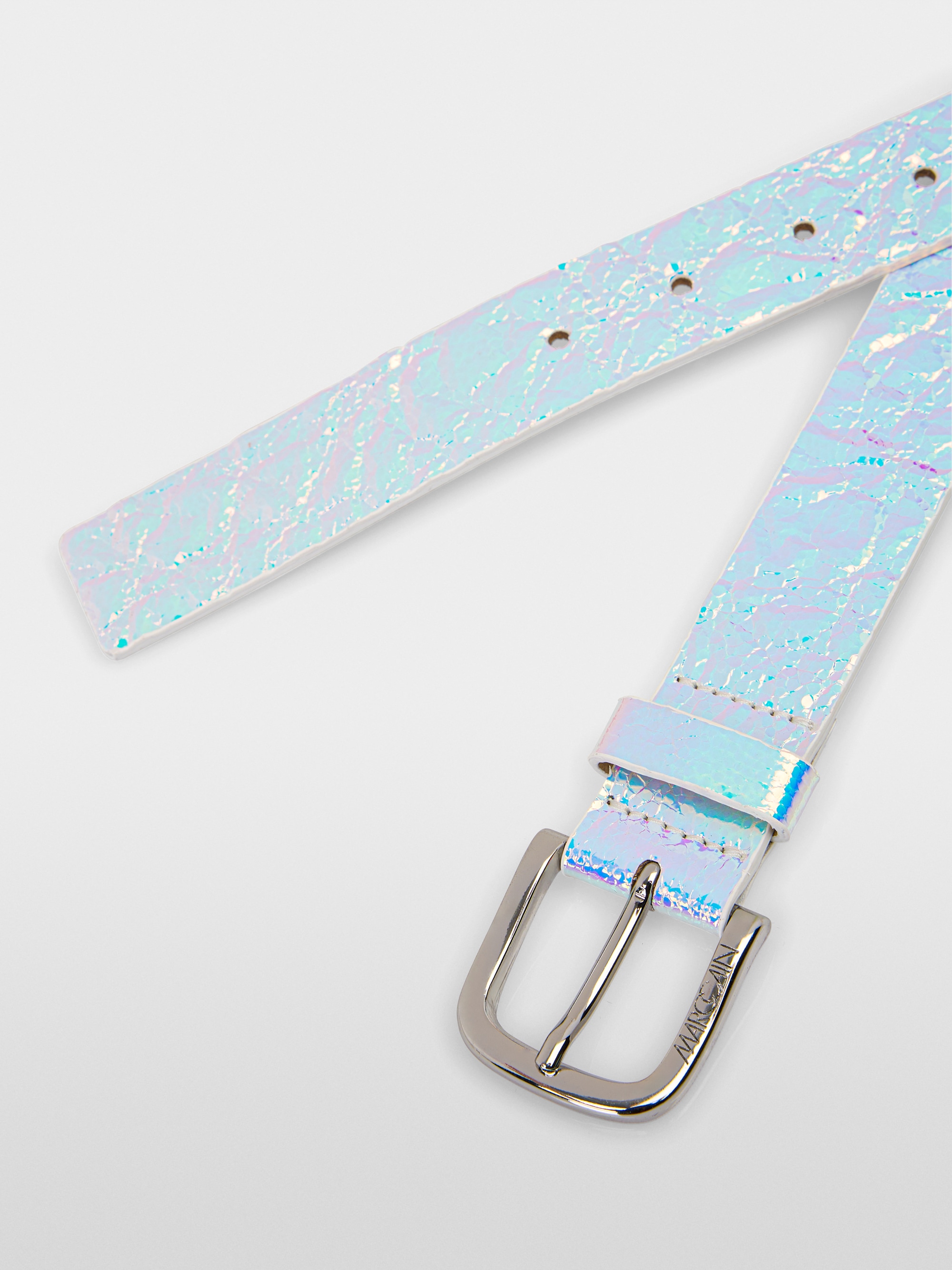 Shiny waist belt with 3D look
