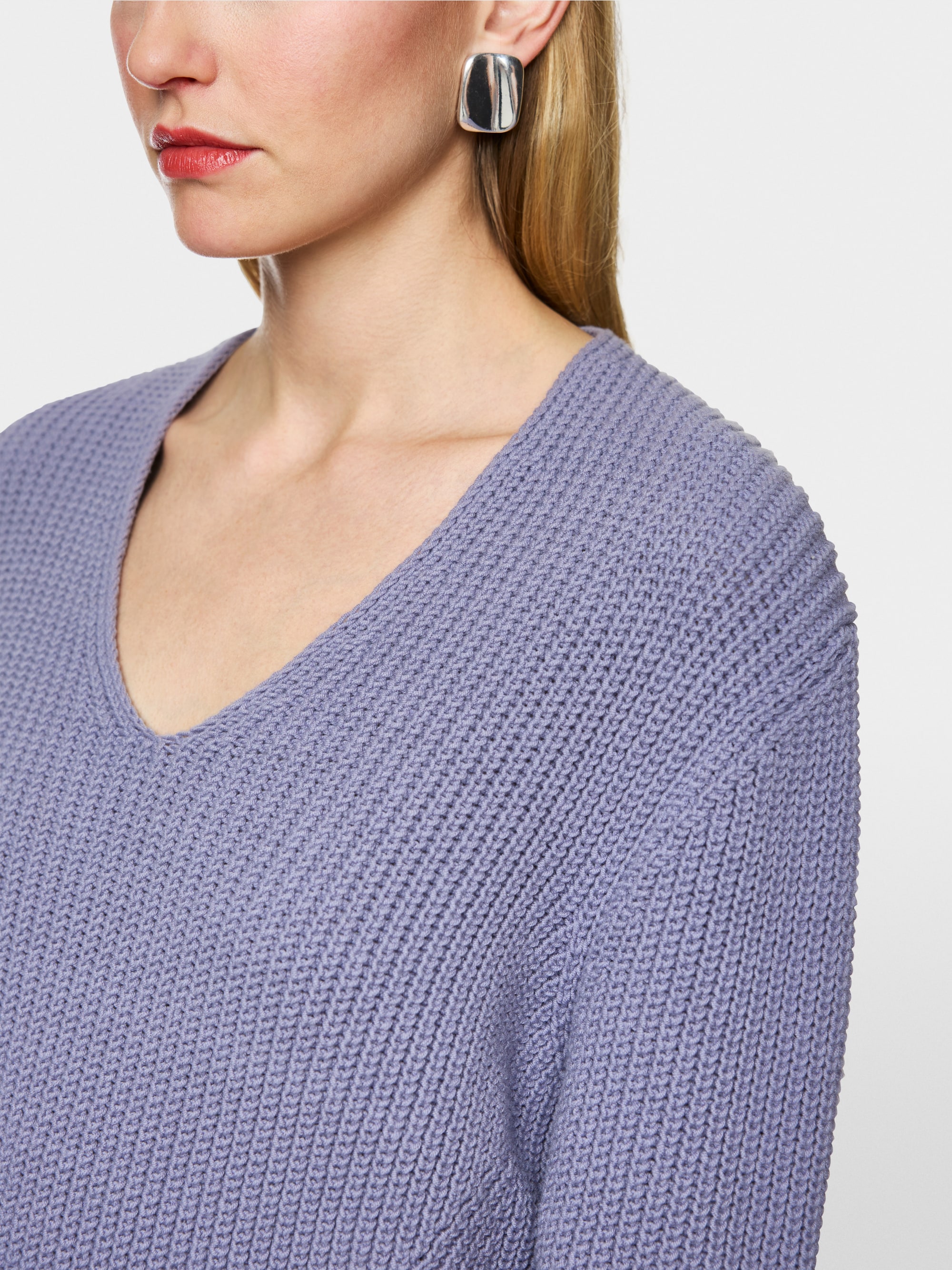 Pull encolure en V tricoté en Allemagne