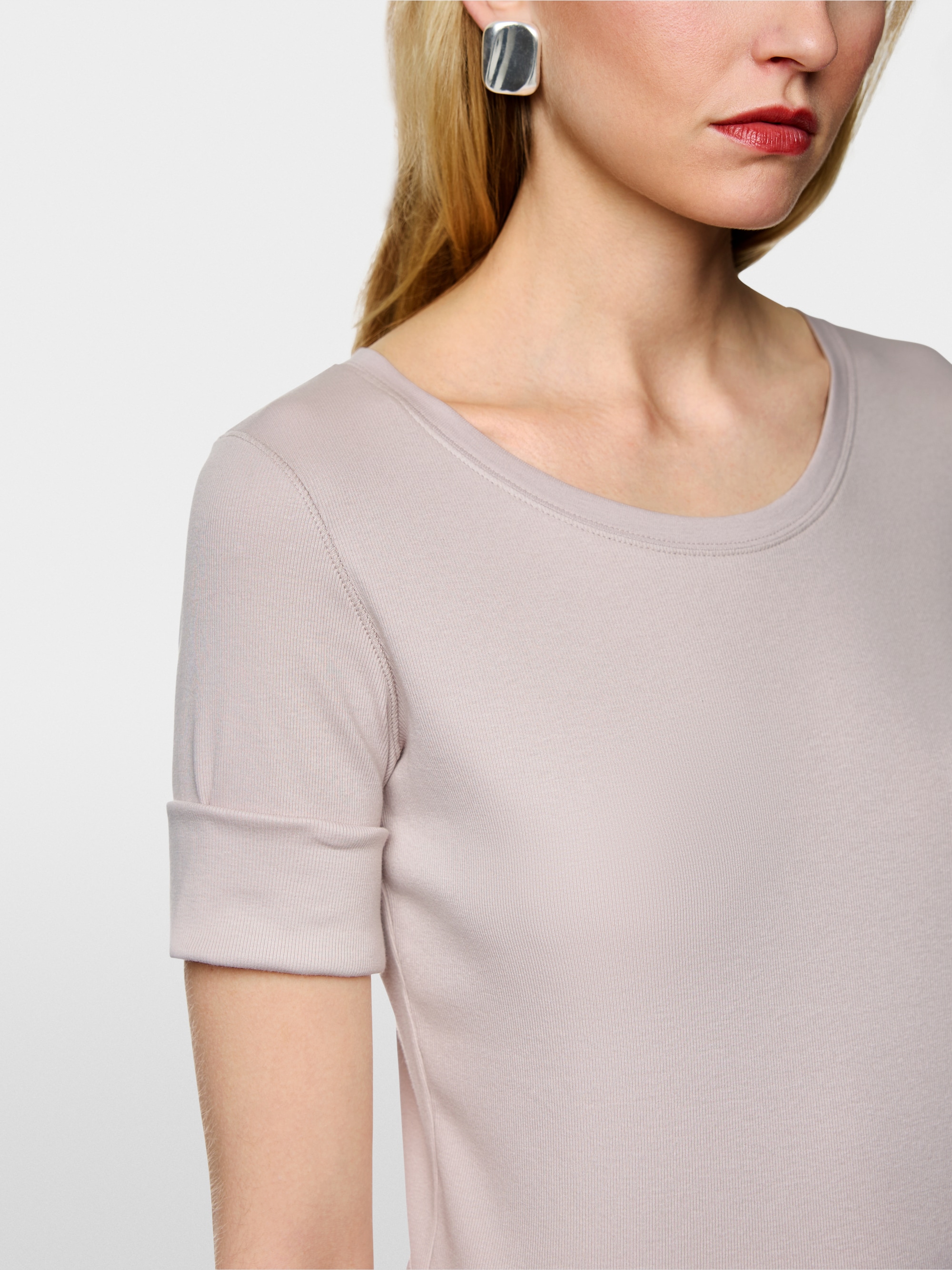 T-shirt à manches retroussées