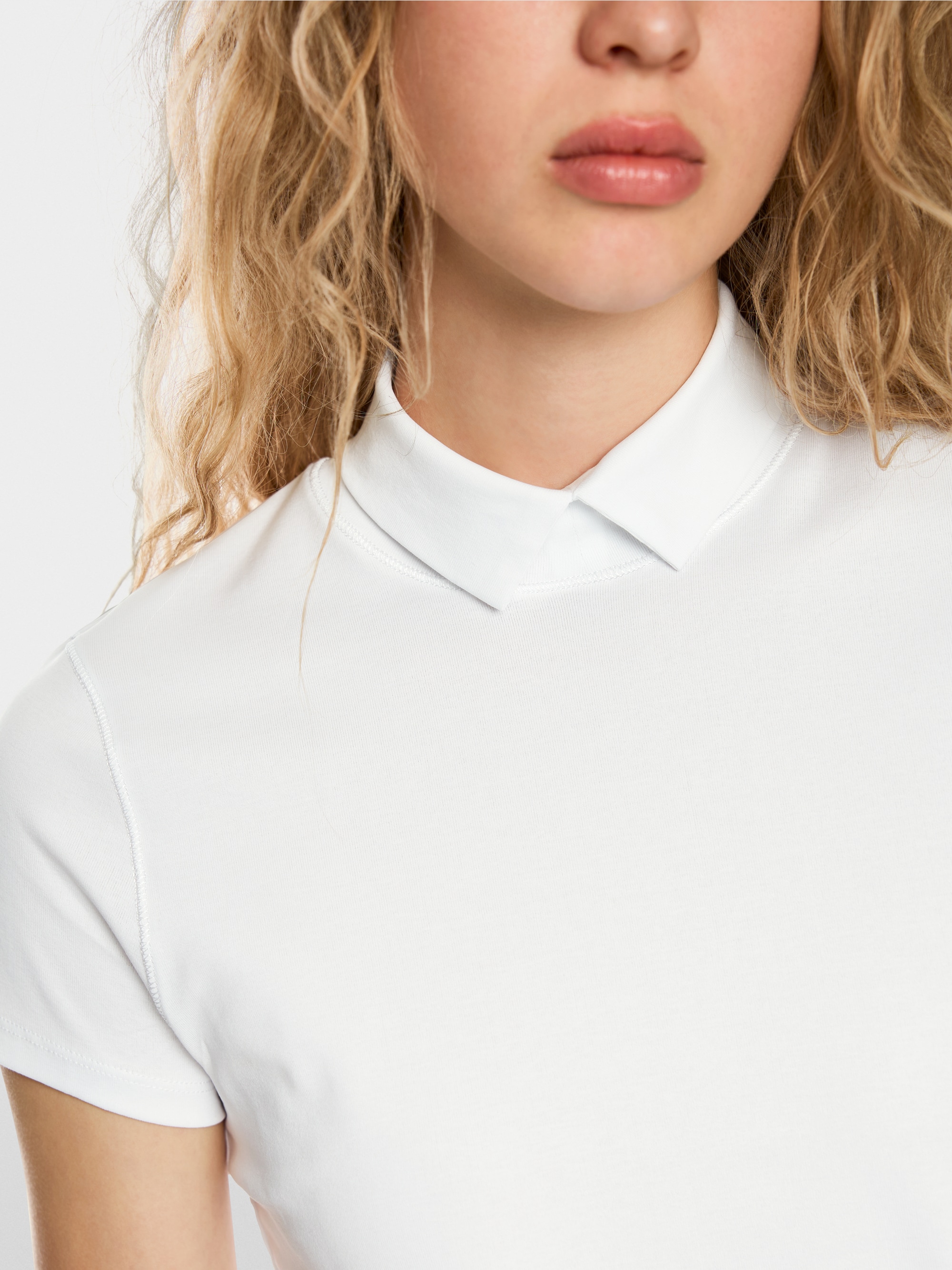 Tee-shirt col roulé fendu