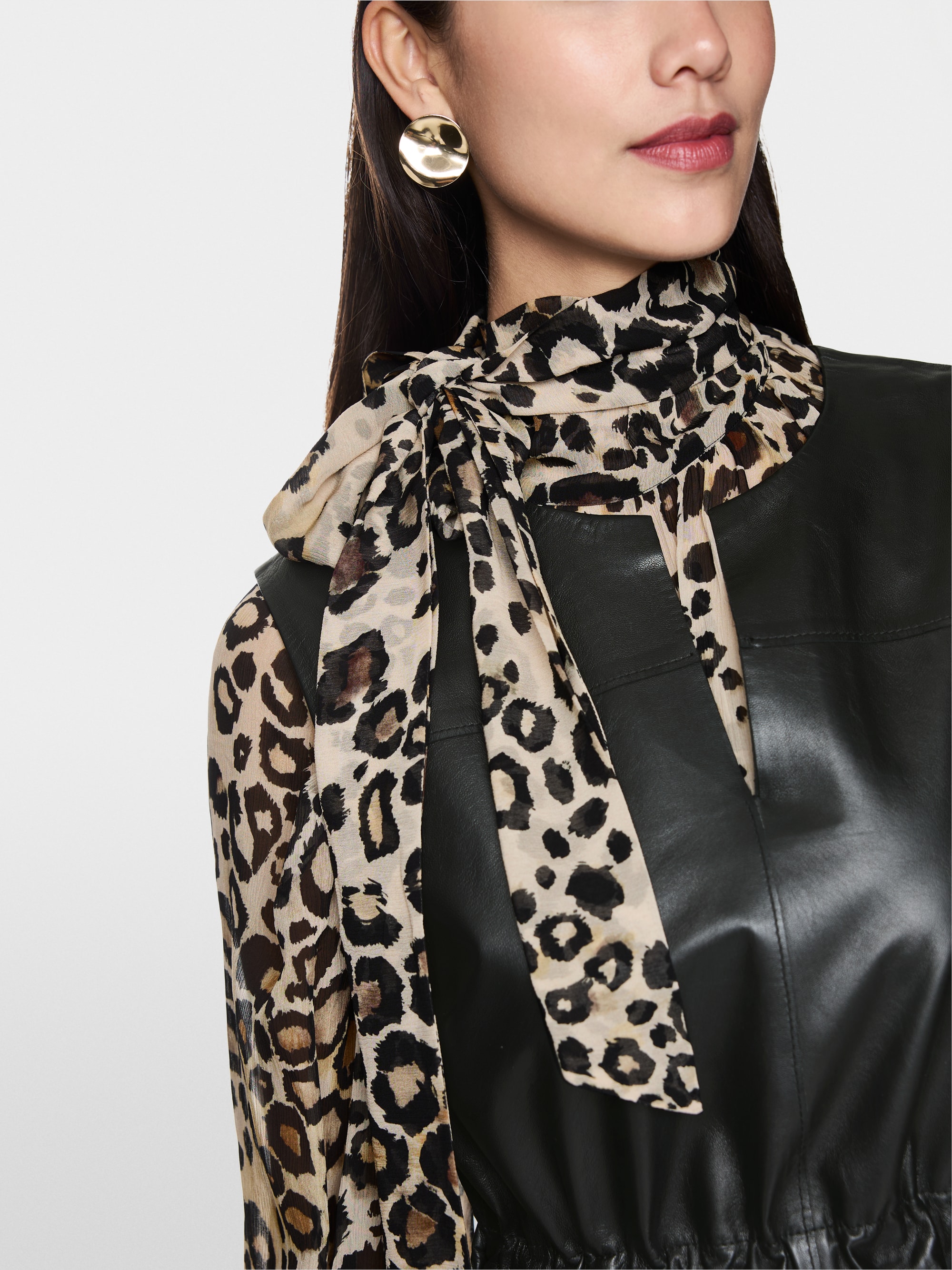 Leder-Maxikleid mit V-Ausschnitt