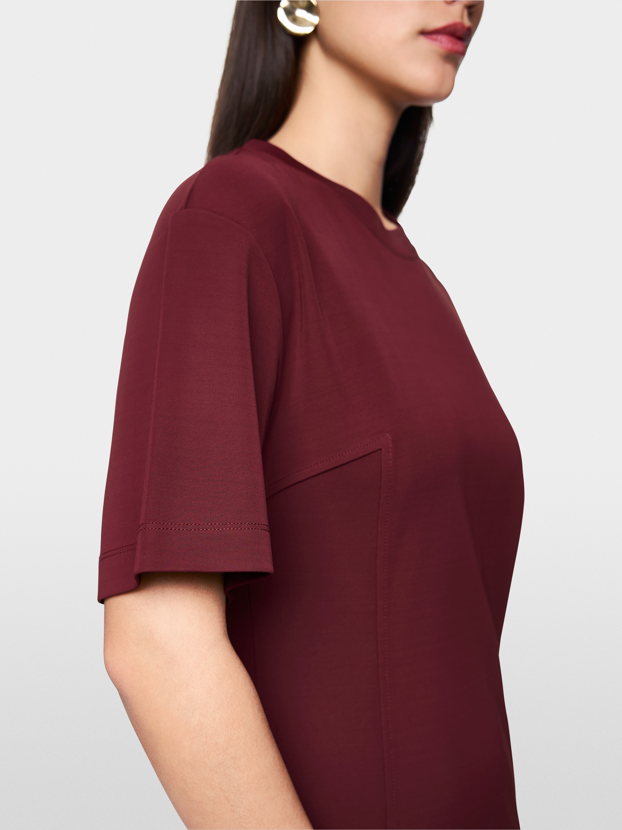 Robe midi sportive et chic avec fente