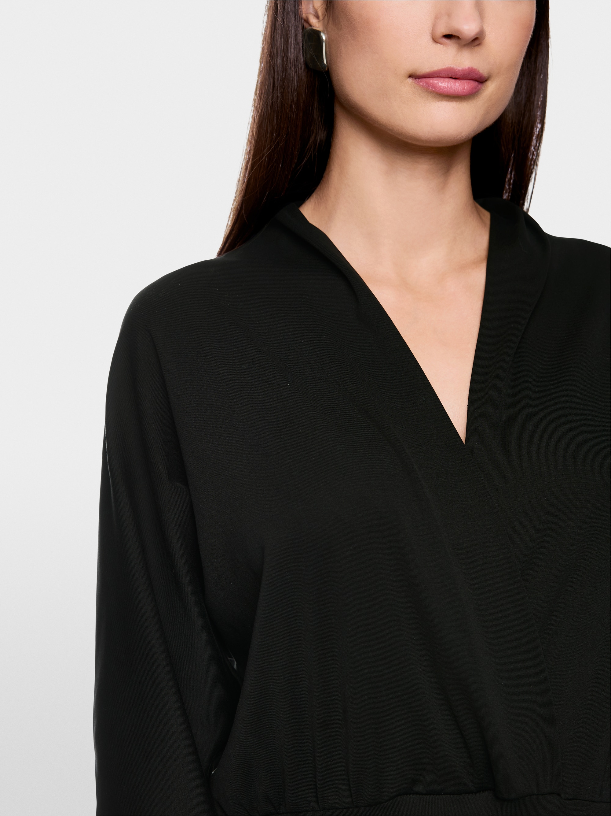 Vrouwelijk shirt met V-hals