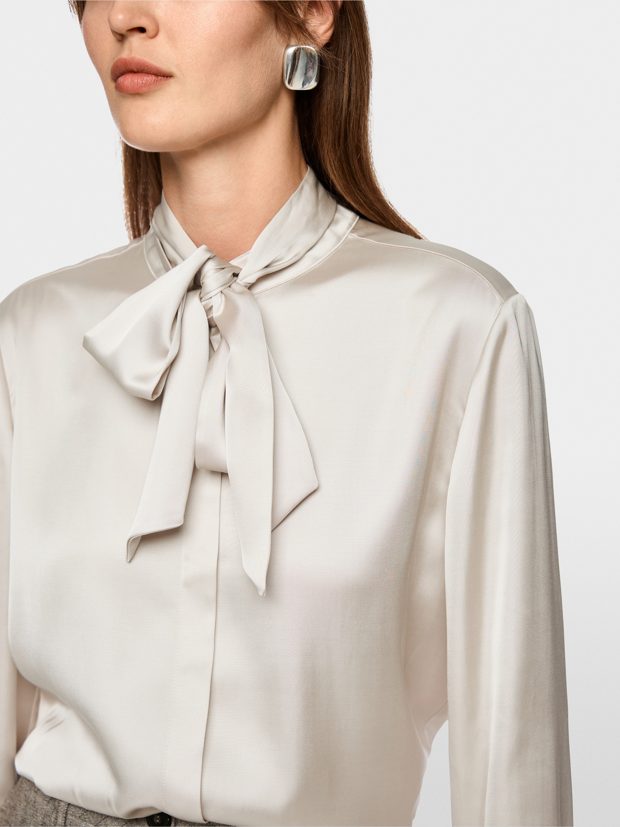 Feminine blouse with bow
