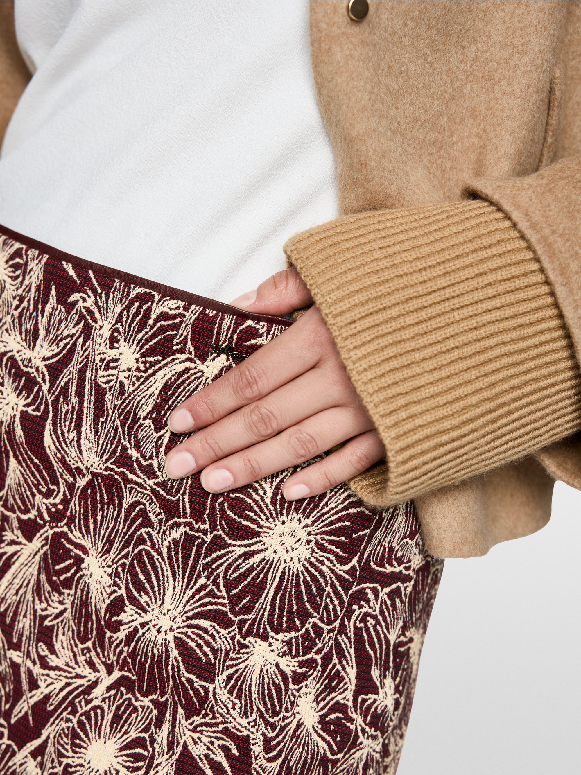 Mini-jupe avec motif jacquard floral