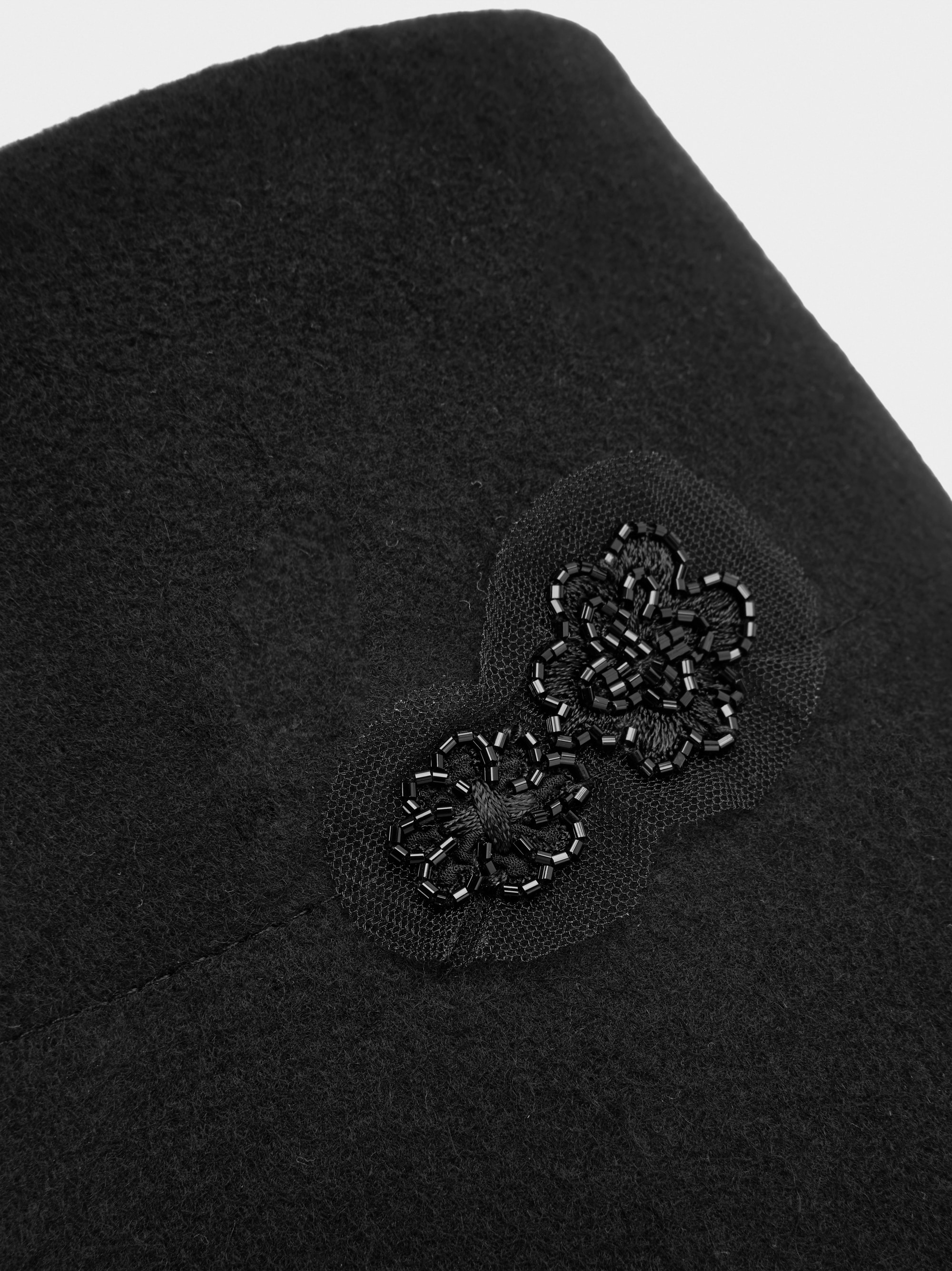 Bucket hat met bloemenapplicatie