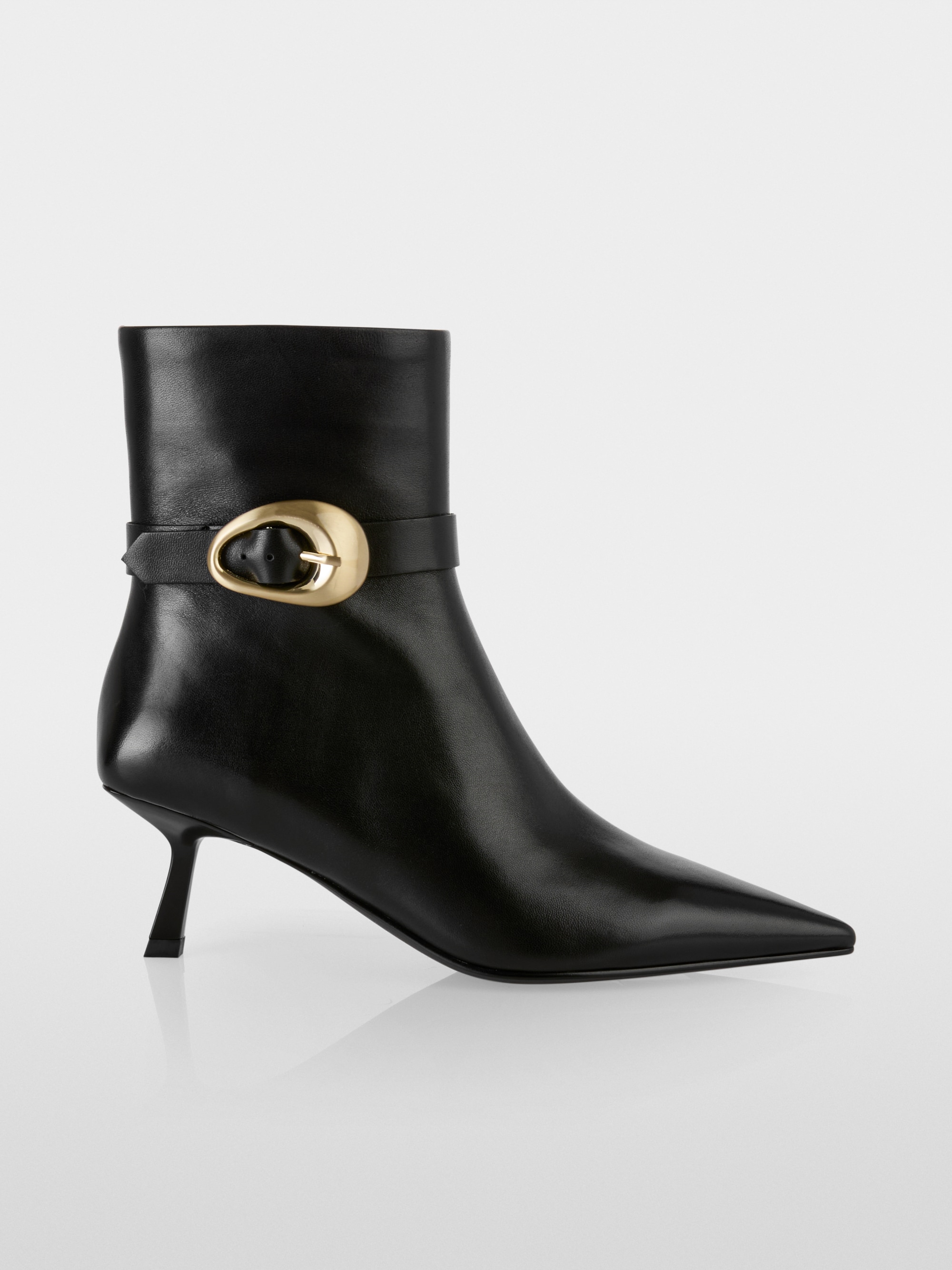 Bottines à boucle dorée