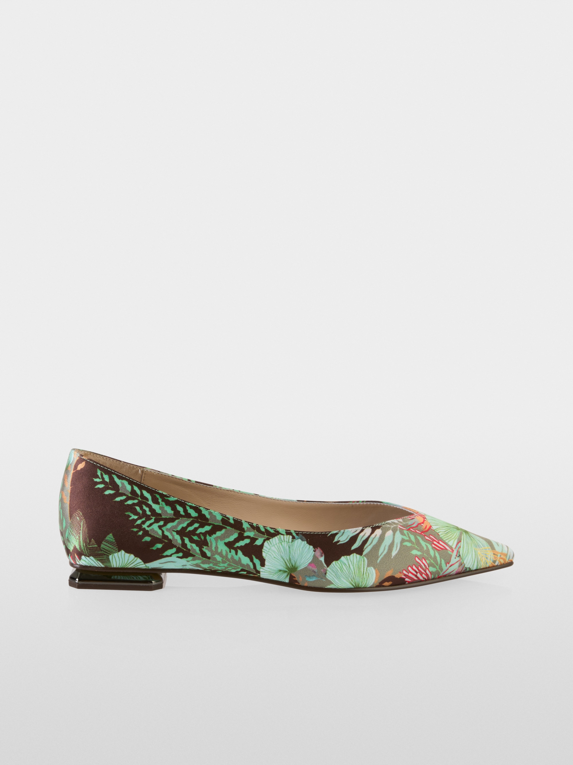 Ballerina mit floralem Print