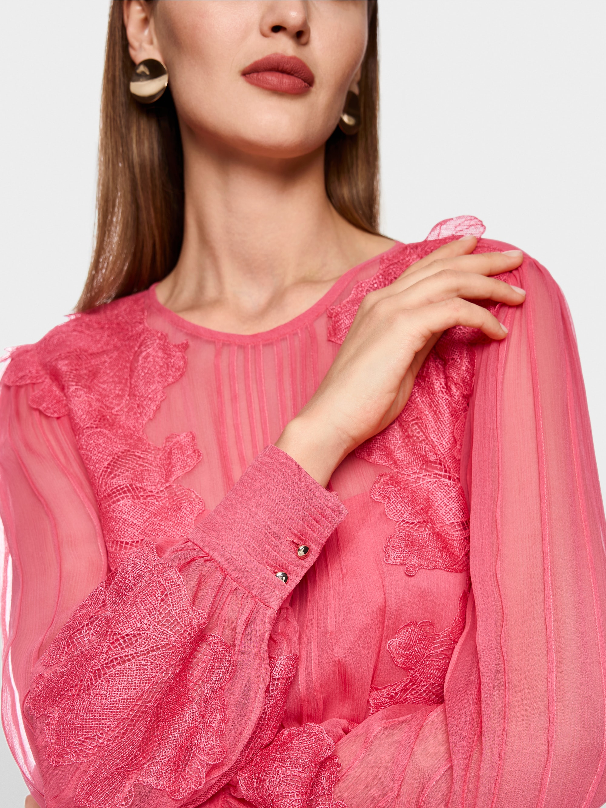 Transparentes Kleid mit Spitze