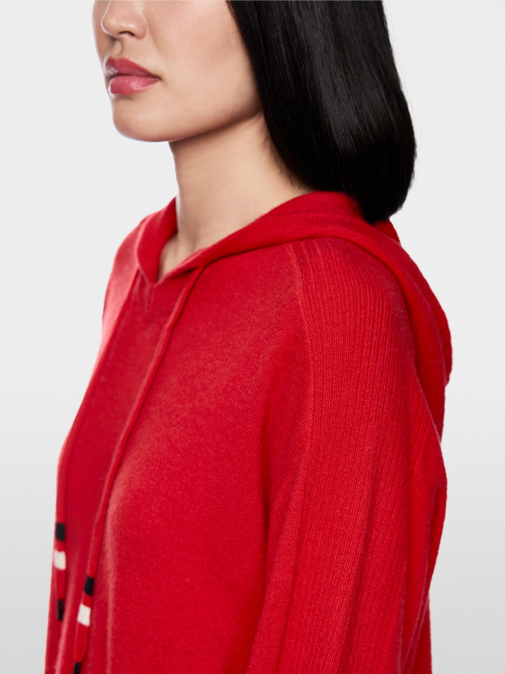 Robe en maille fine avec capuche