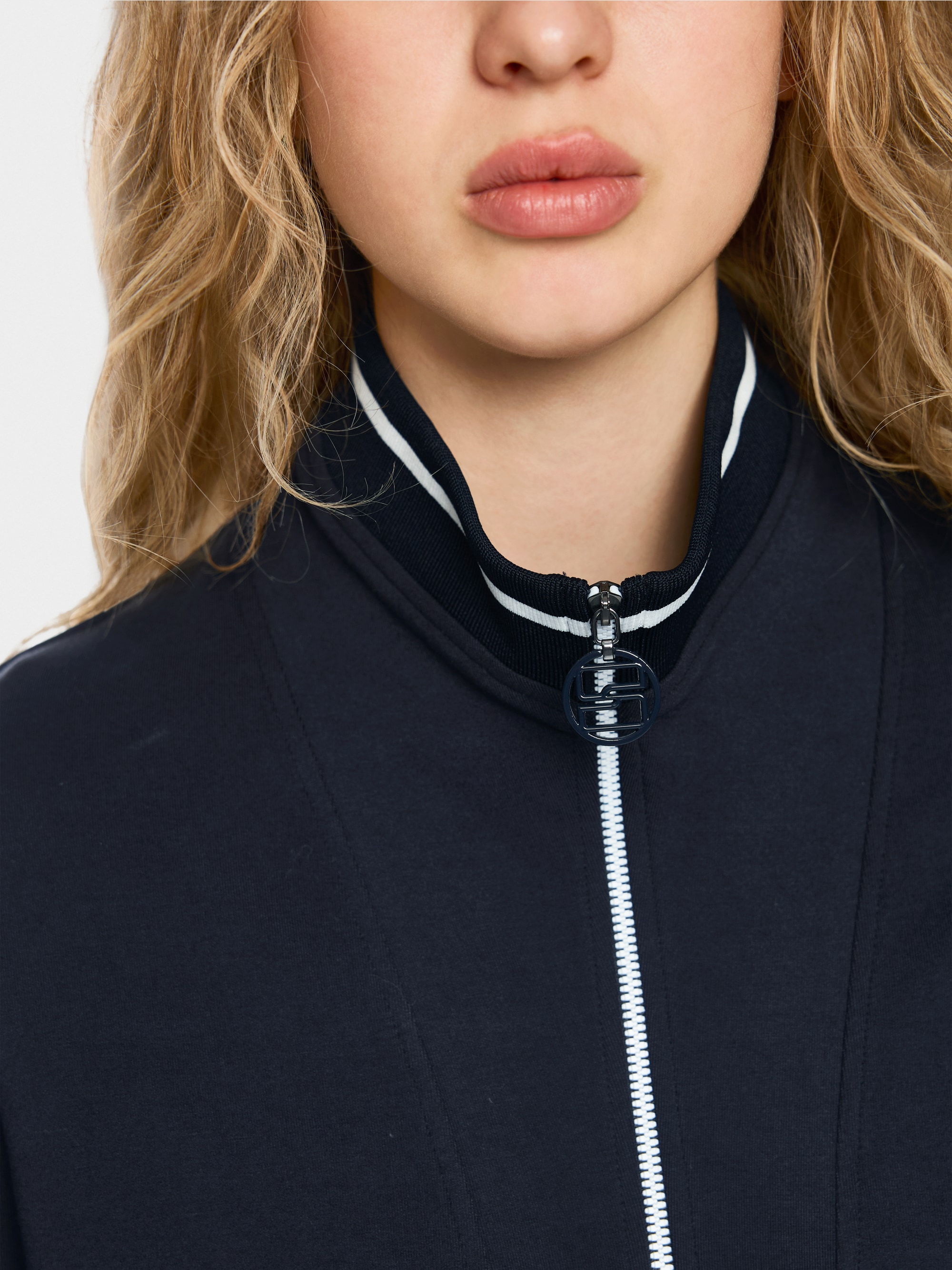 Kurze Sweatjacke