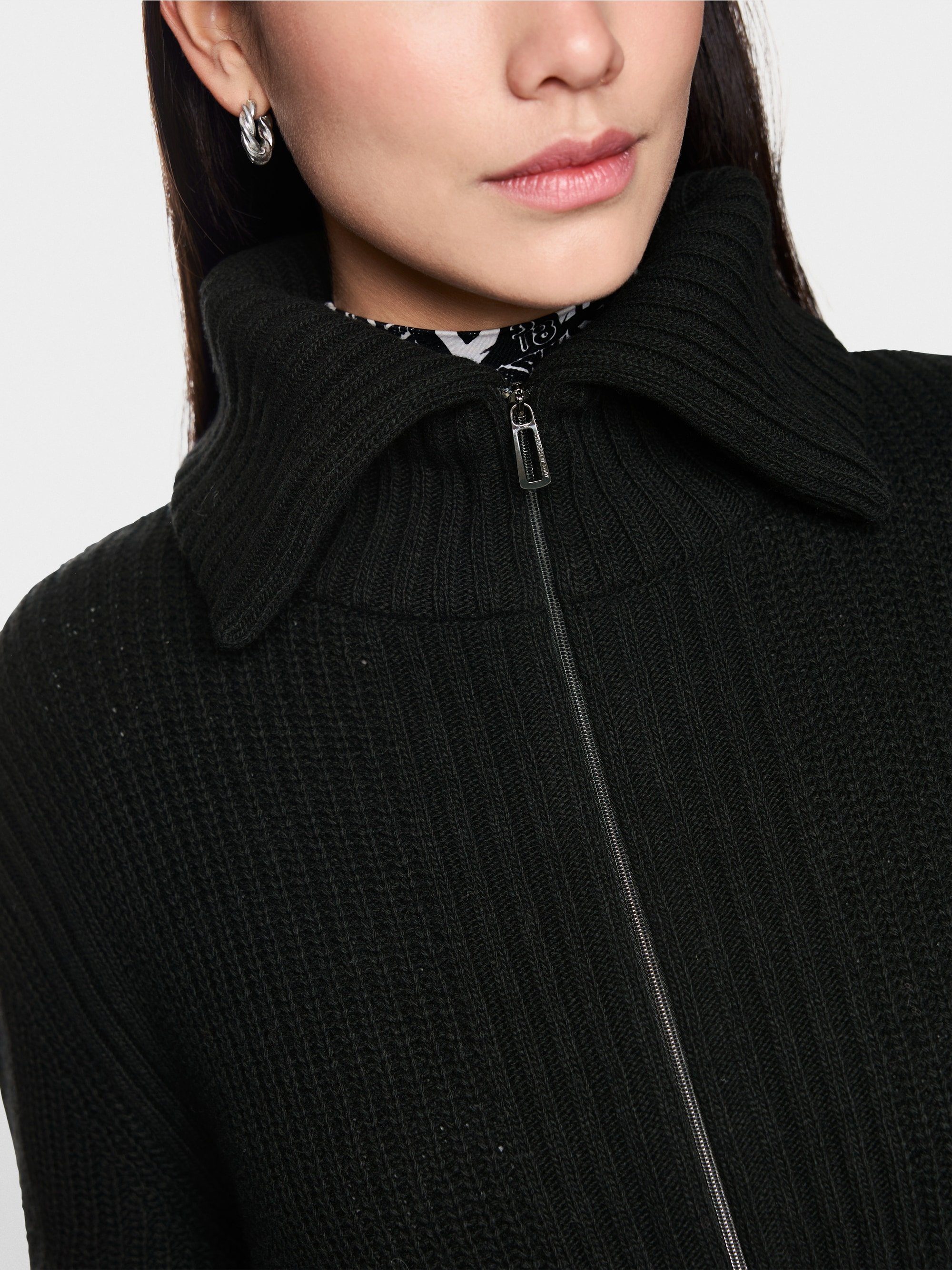 Knitted in Germany Cardigan mit Kragen