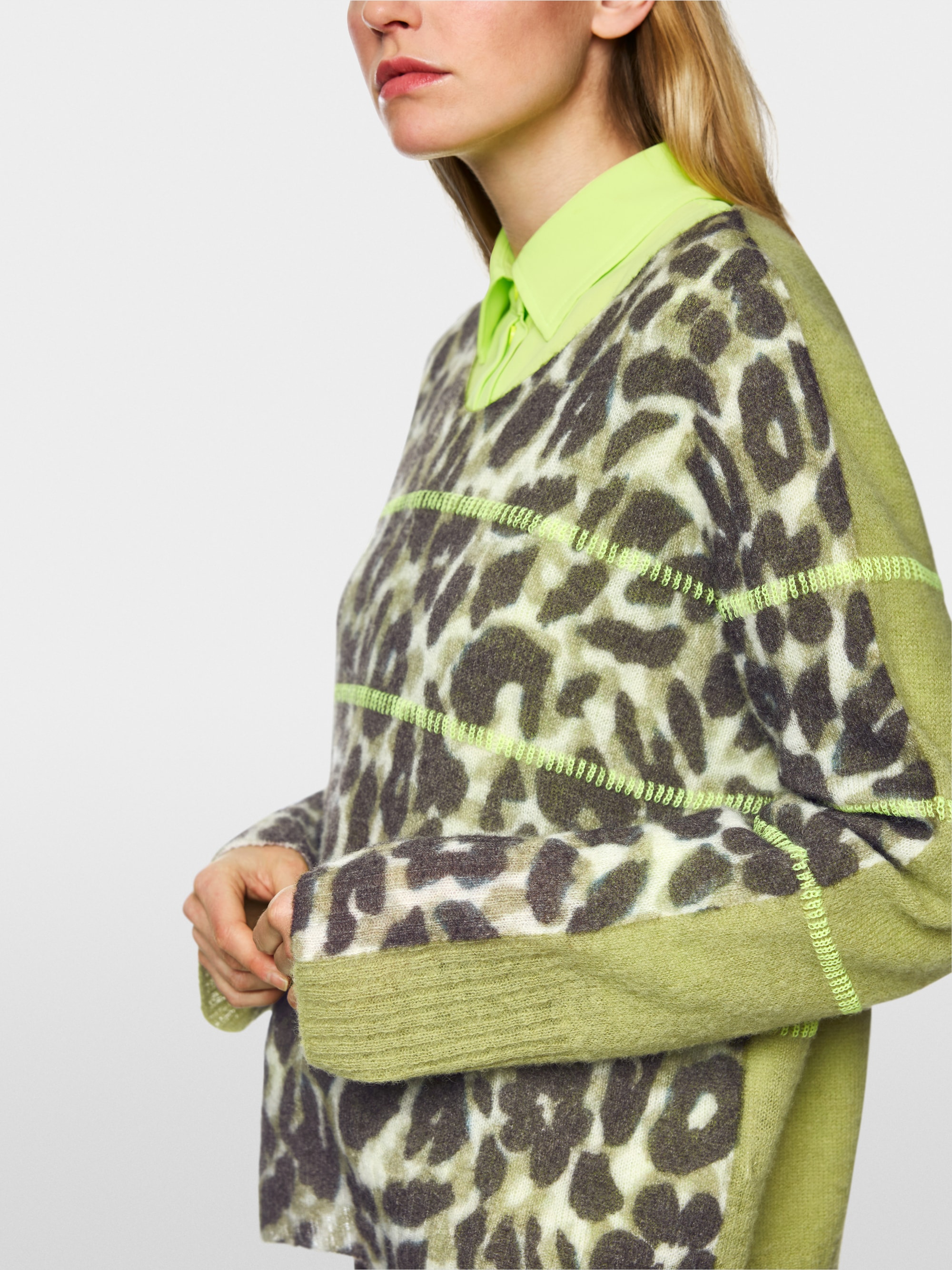 Pull fin à motif léopard tricoté en Allemagne
