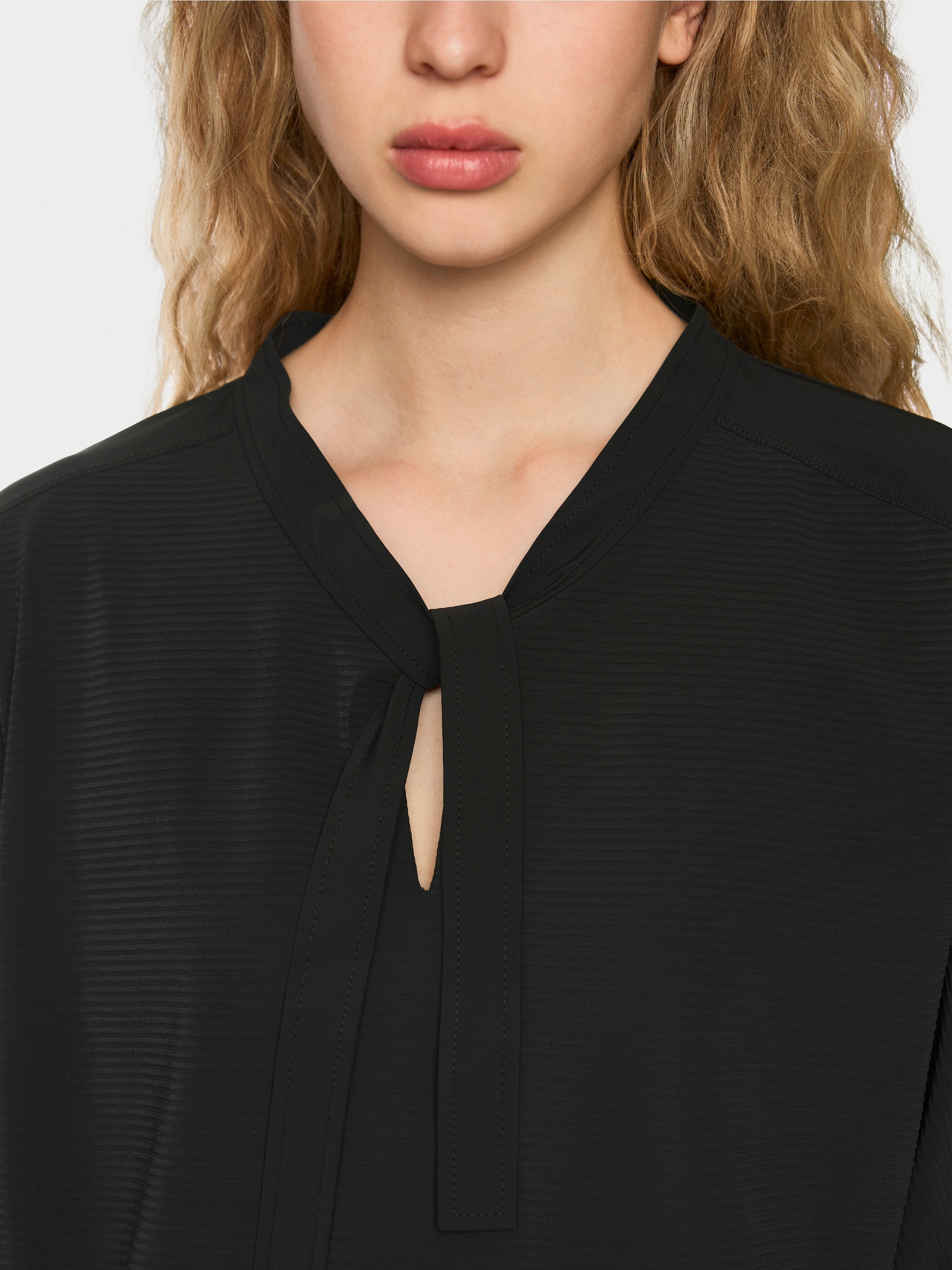 Shirt met strik ”Rethink Together”