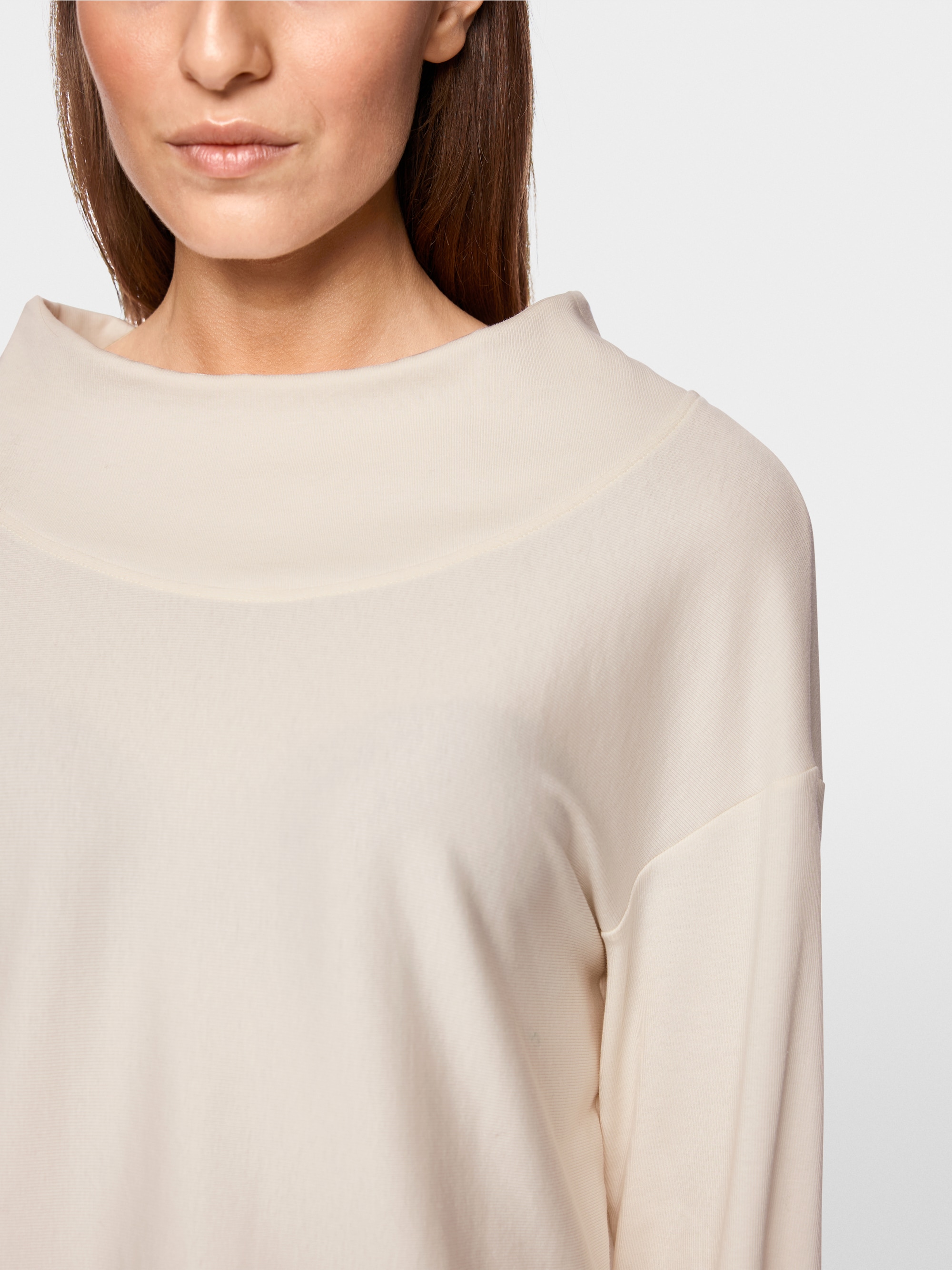 Long-sleeved shirt with boat neck