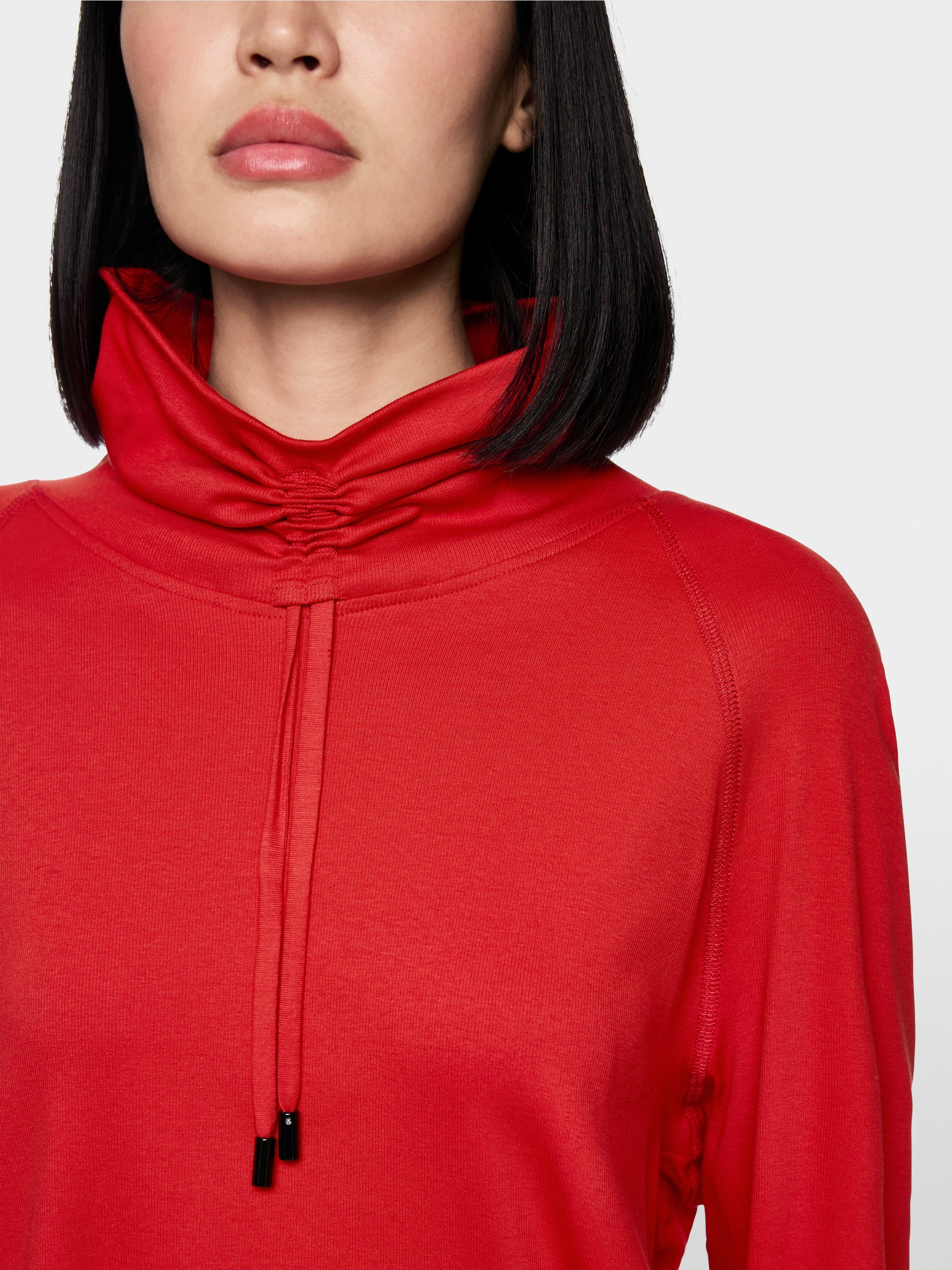 Long-sleeved turtleneck with drawstring