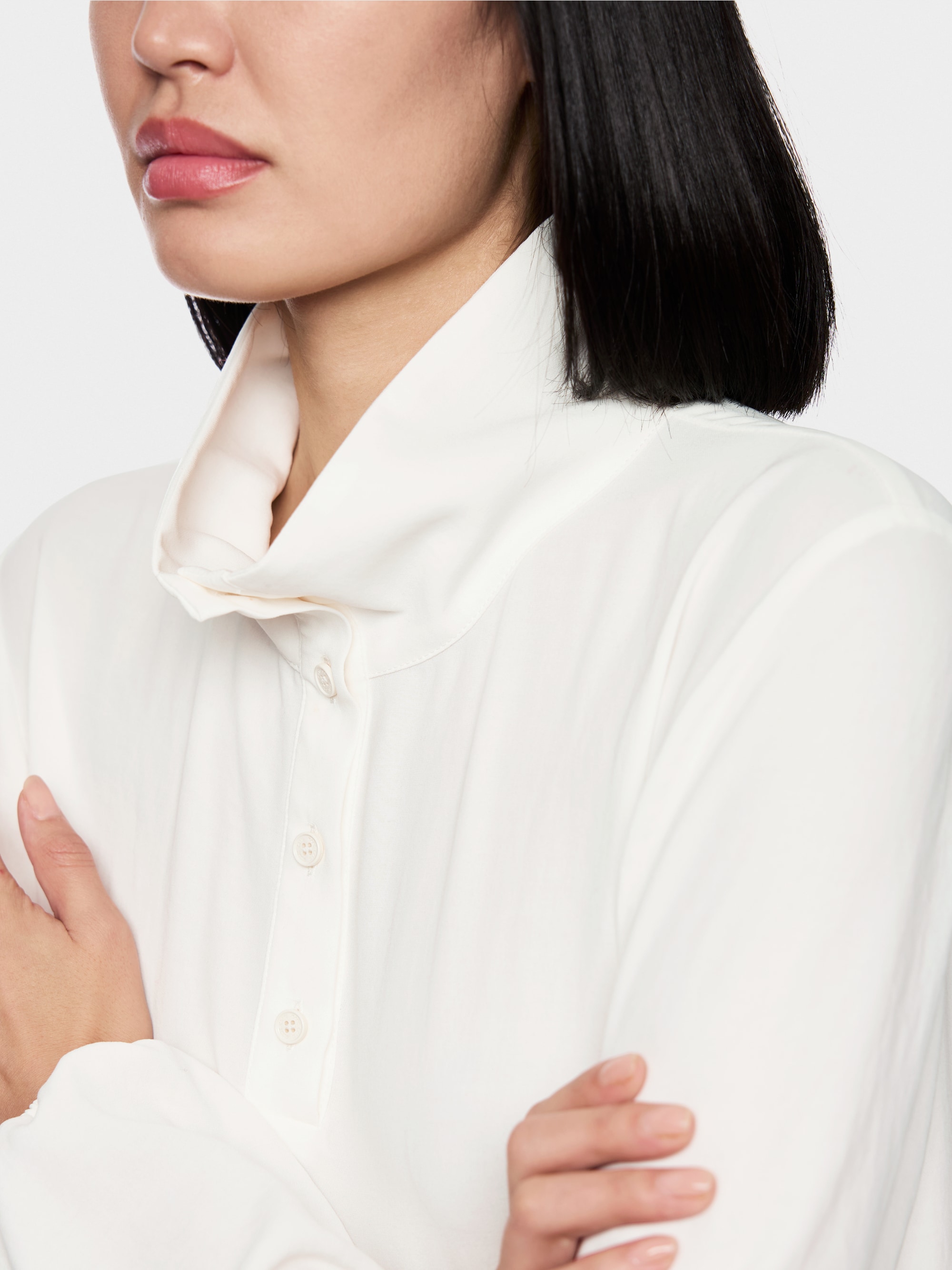Flowing tunic blouse with collar