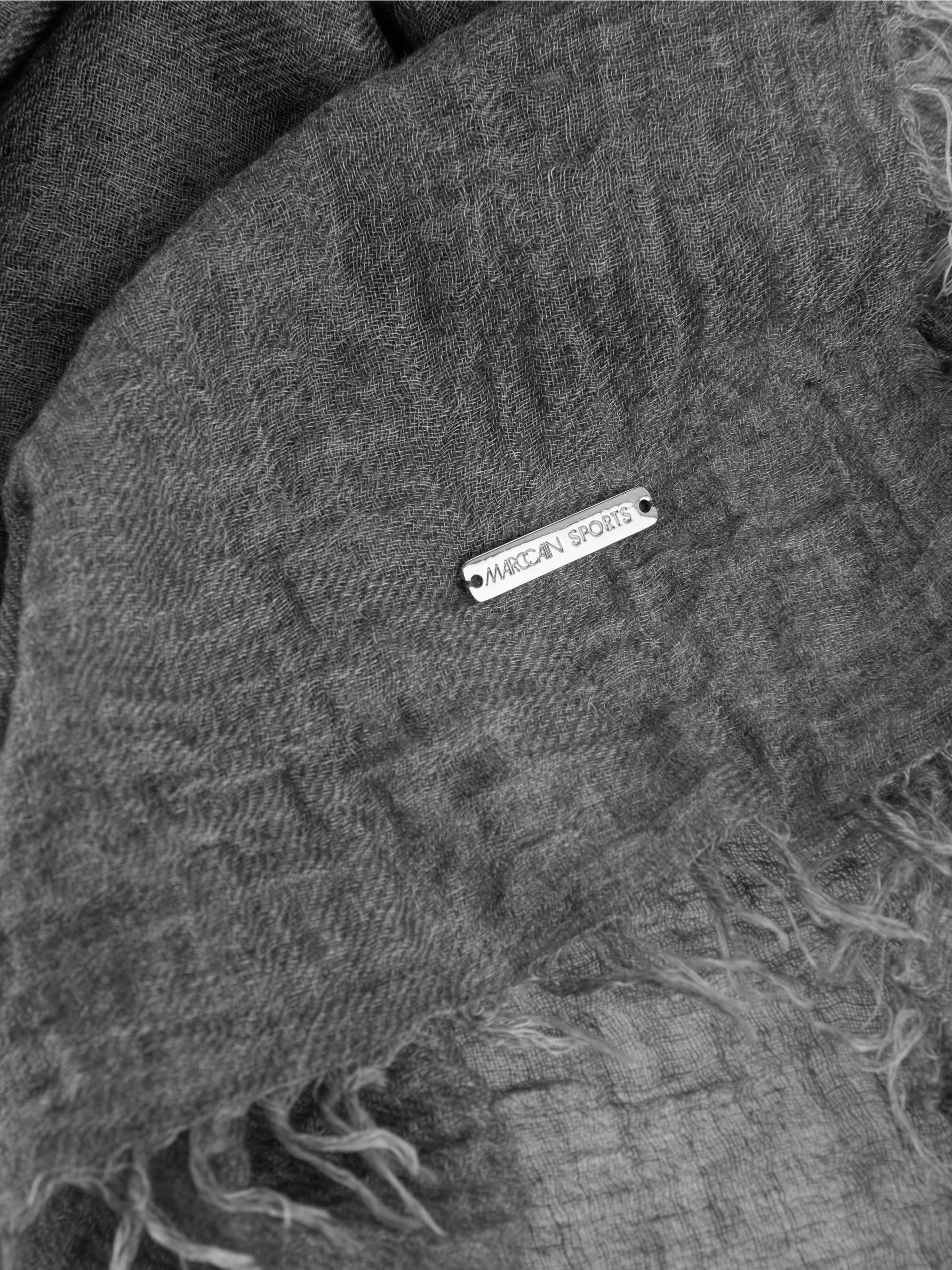 Scarf in crinkle look