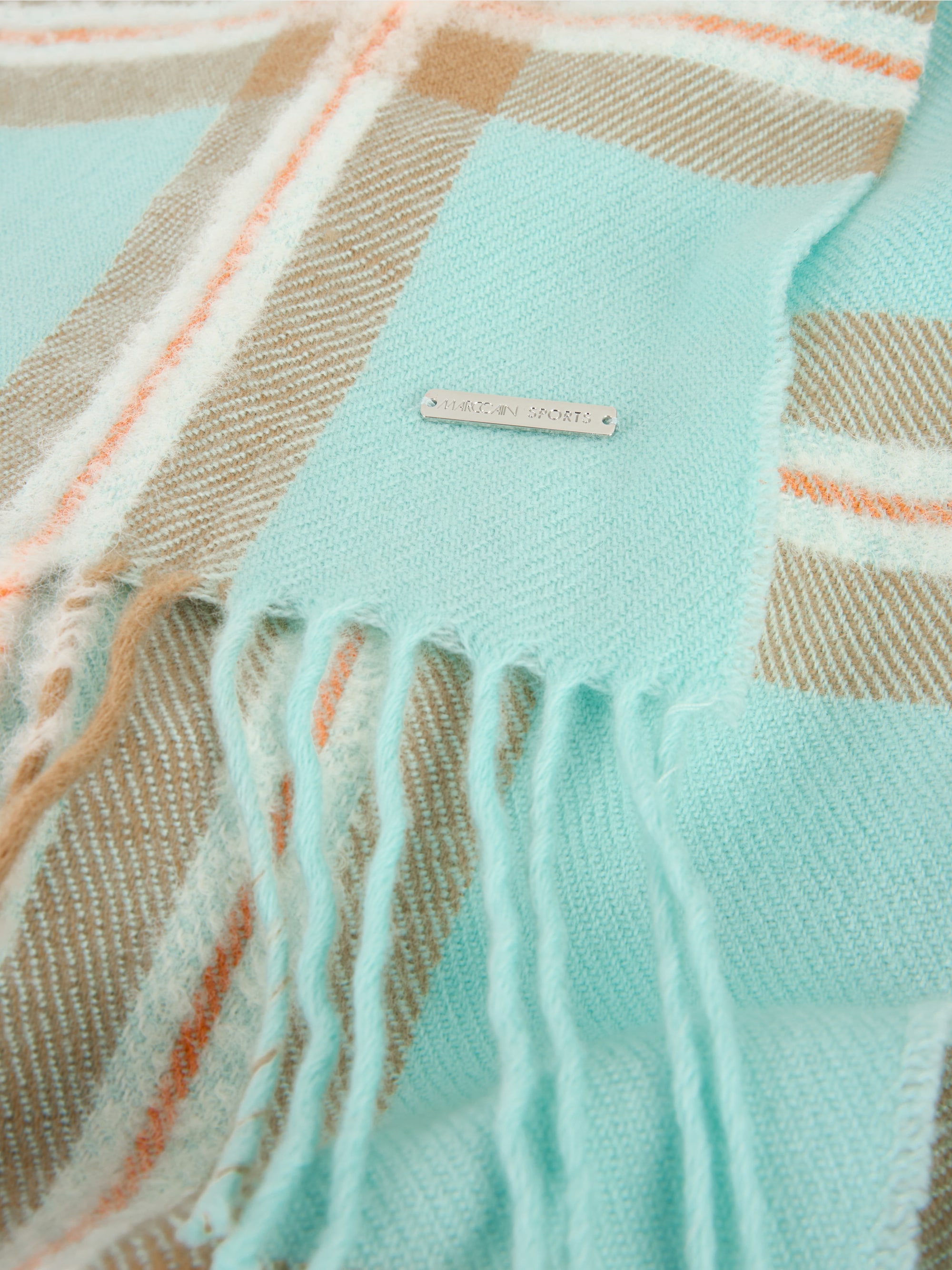 Check scarf with fringed edge