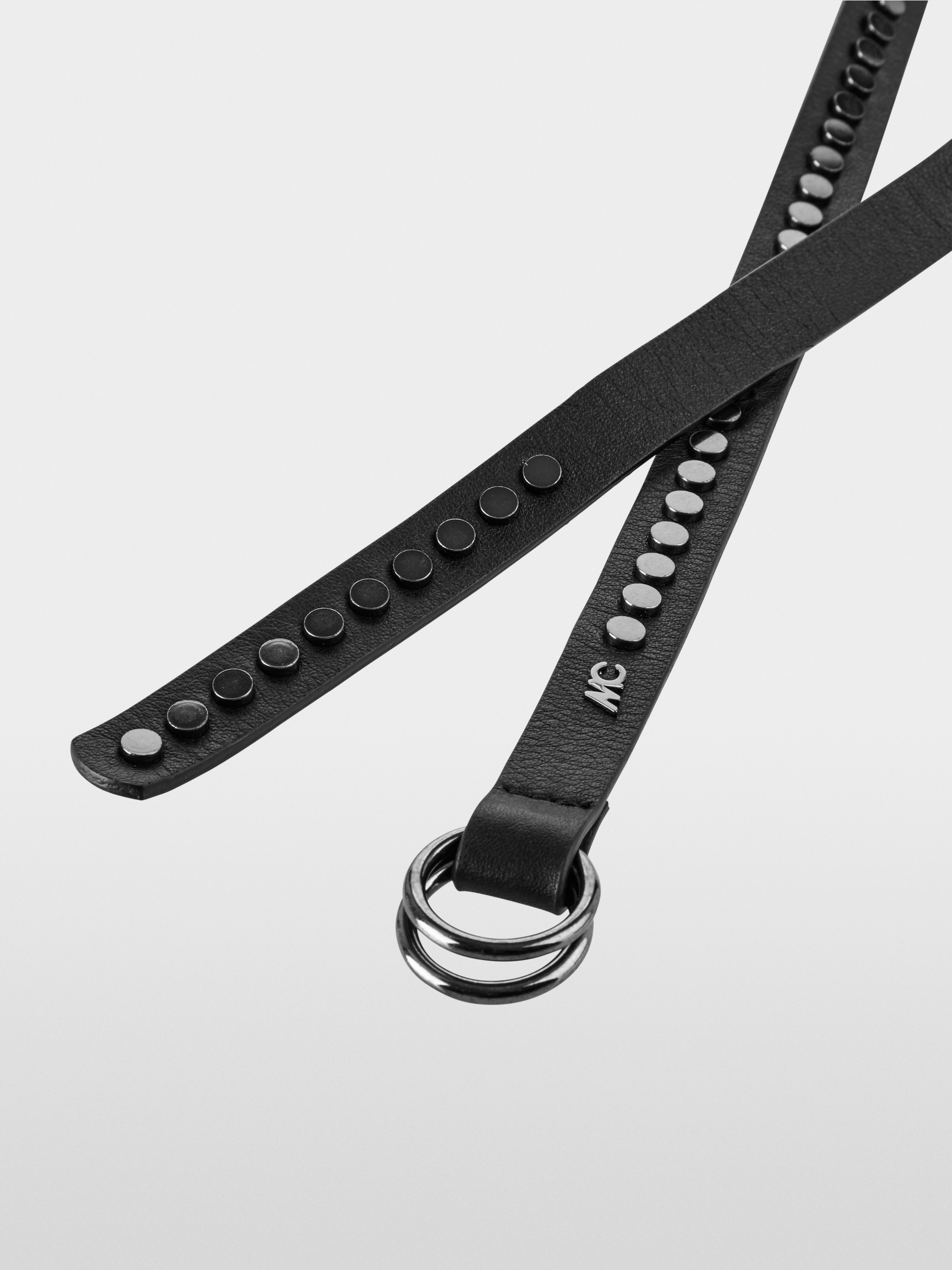 Ceinture fine en cuir avec rivets