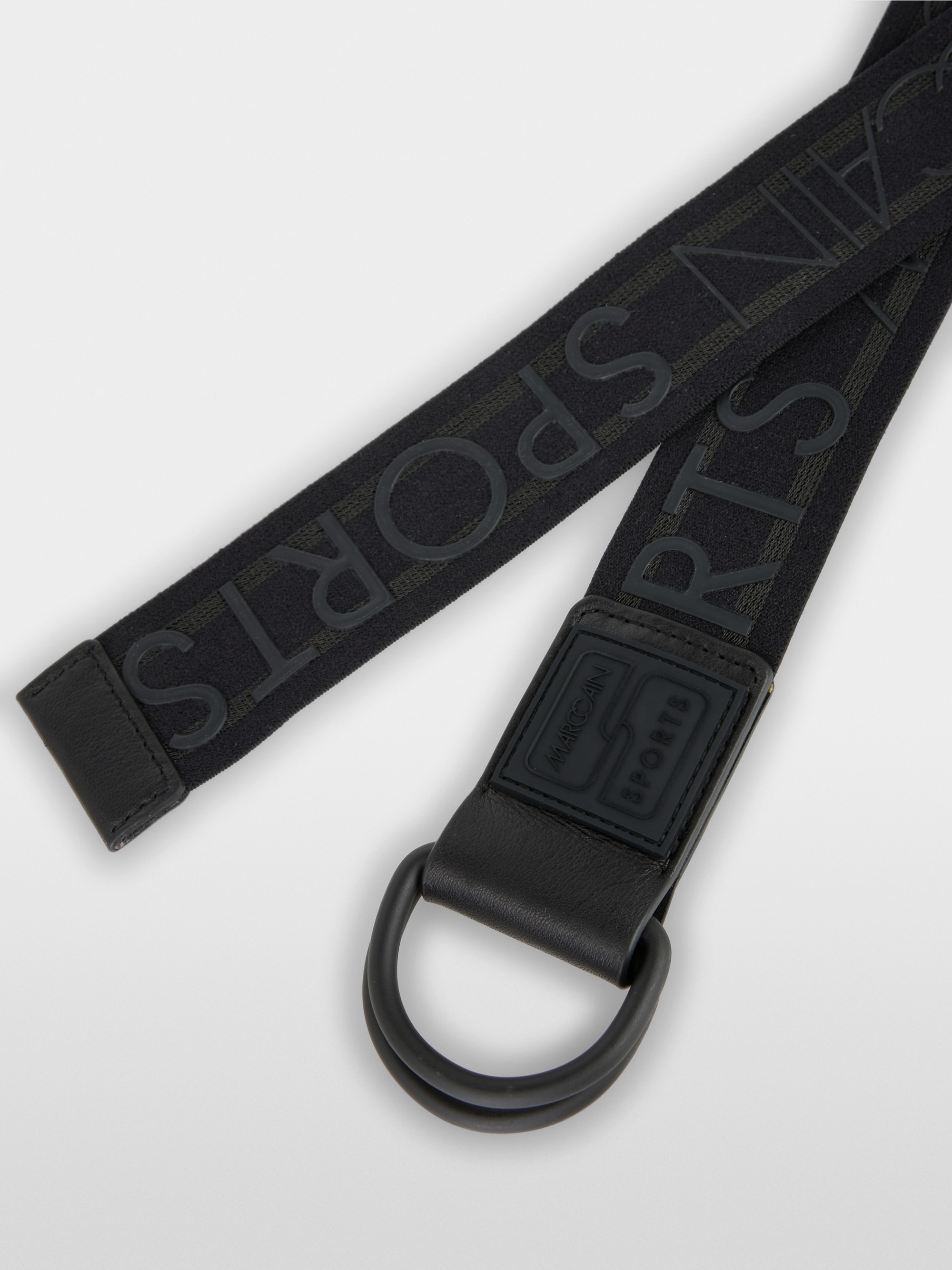Sporty belt with ring buckle