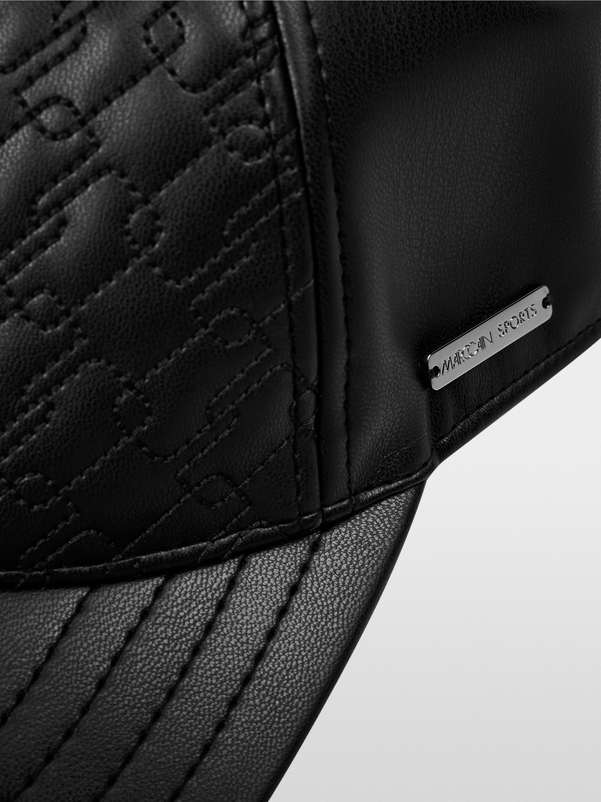 Casquette aspect cuir