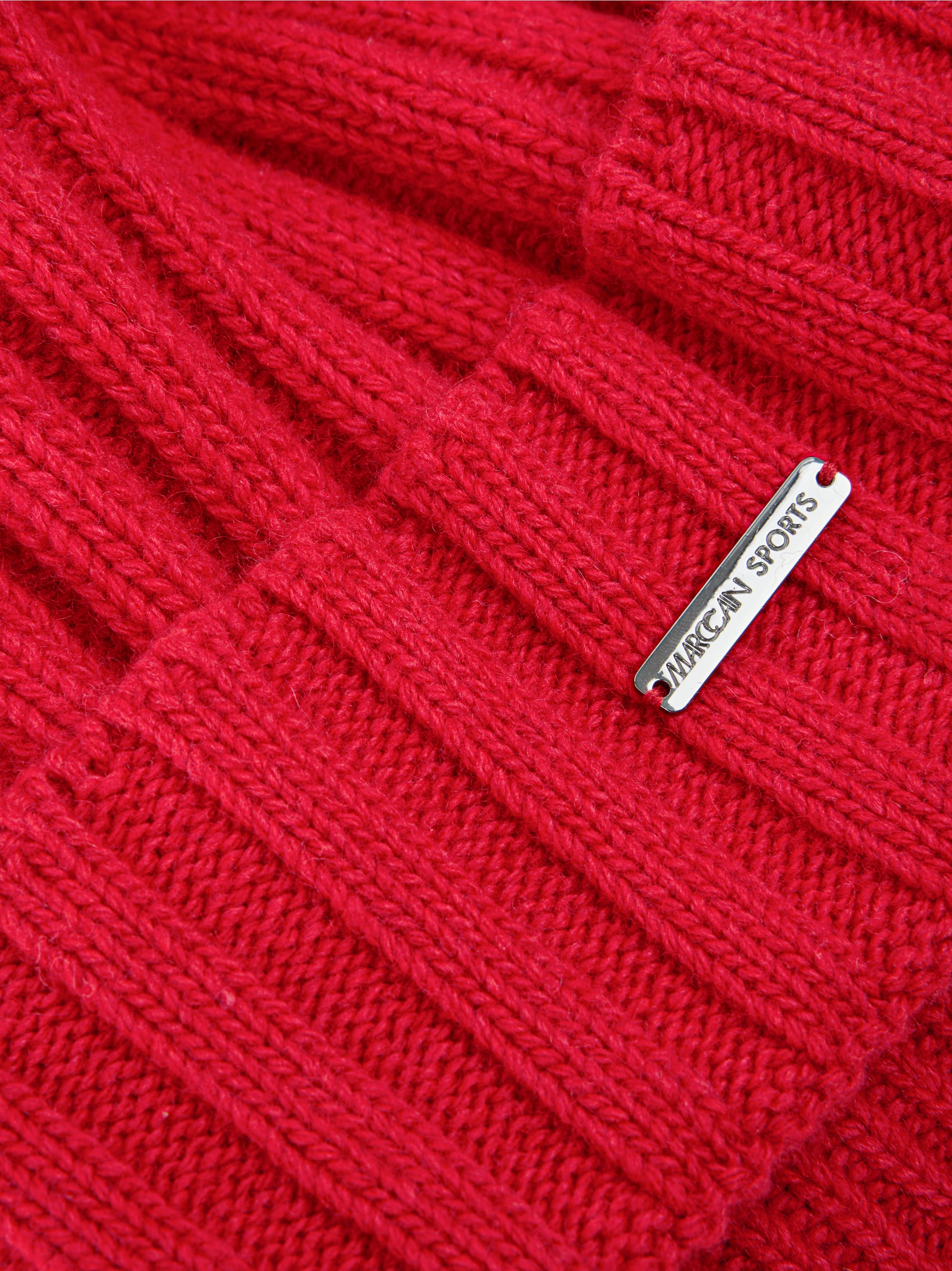 Elegant knitted hat with cashmere