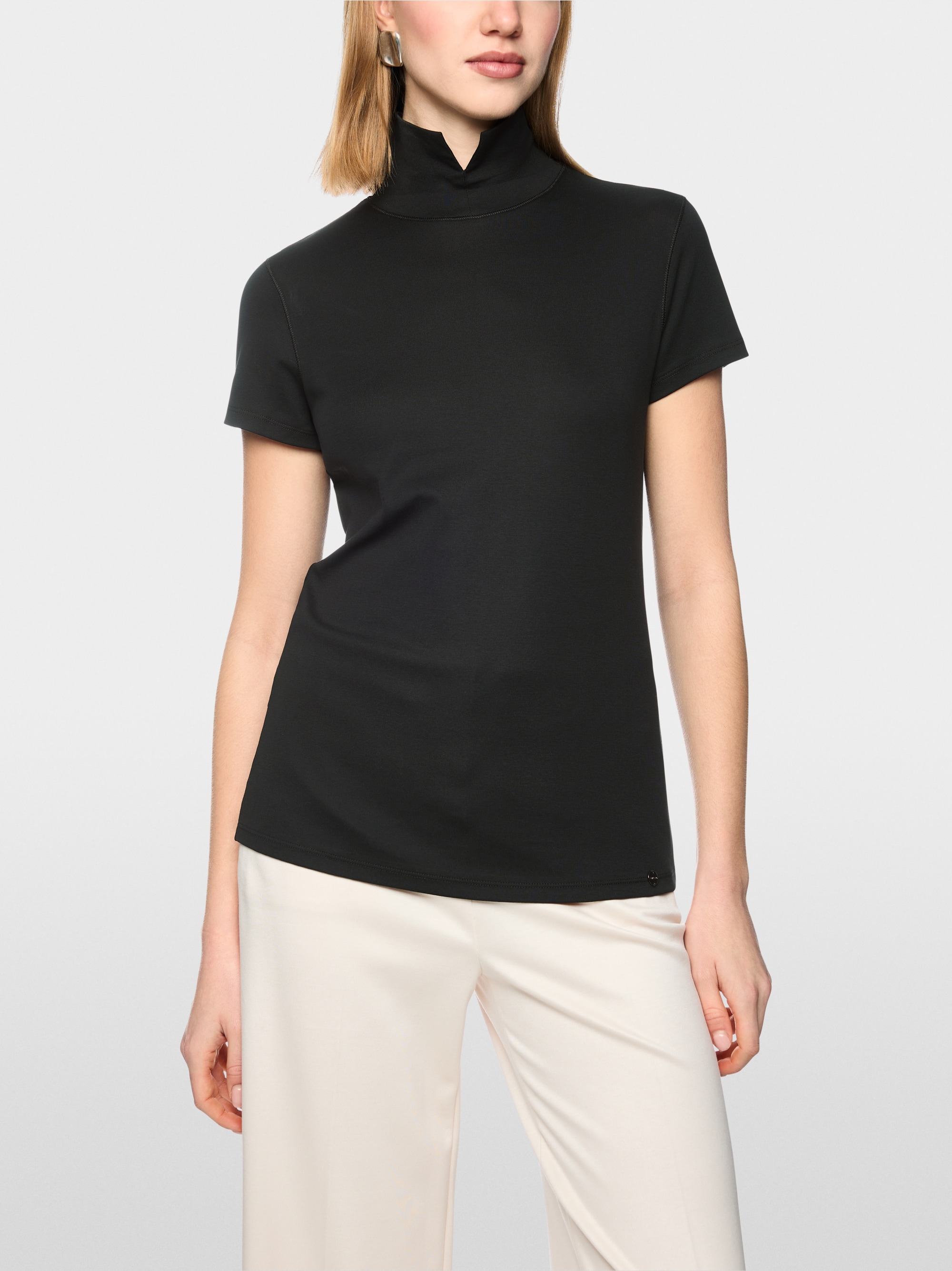 Plain T-shirt with short sleeves