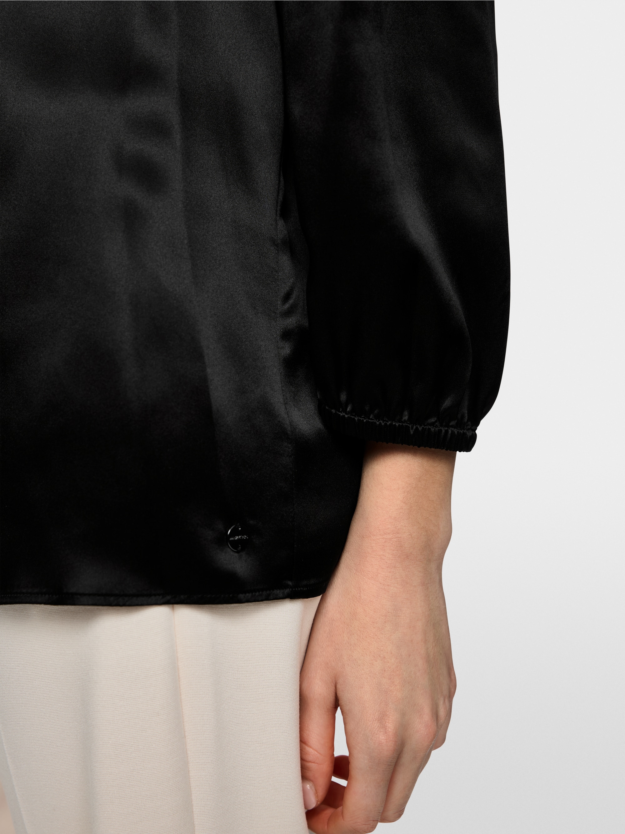 Feminine blouse in pure silk