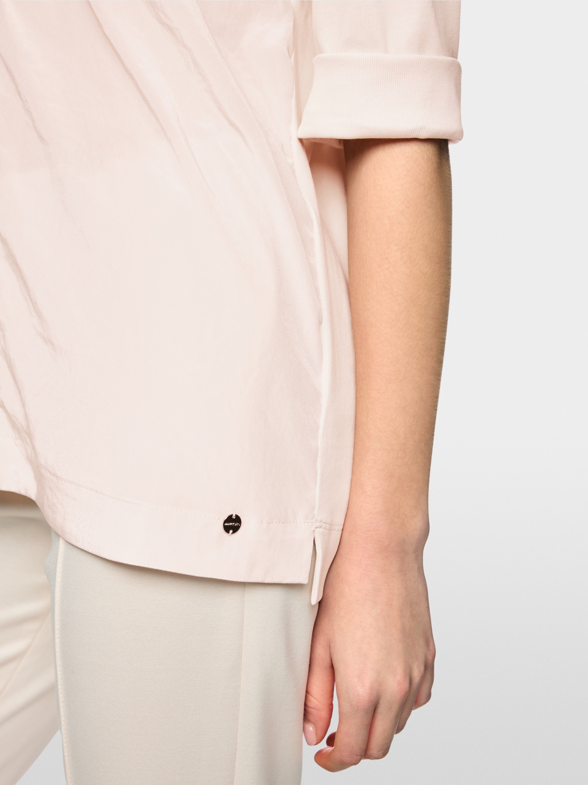 Wide blouse in material mix