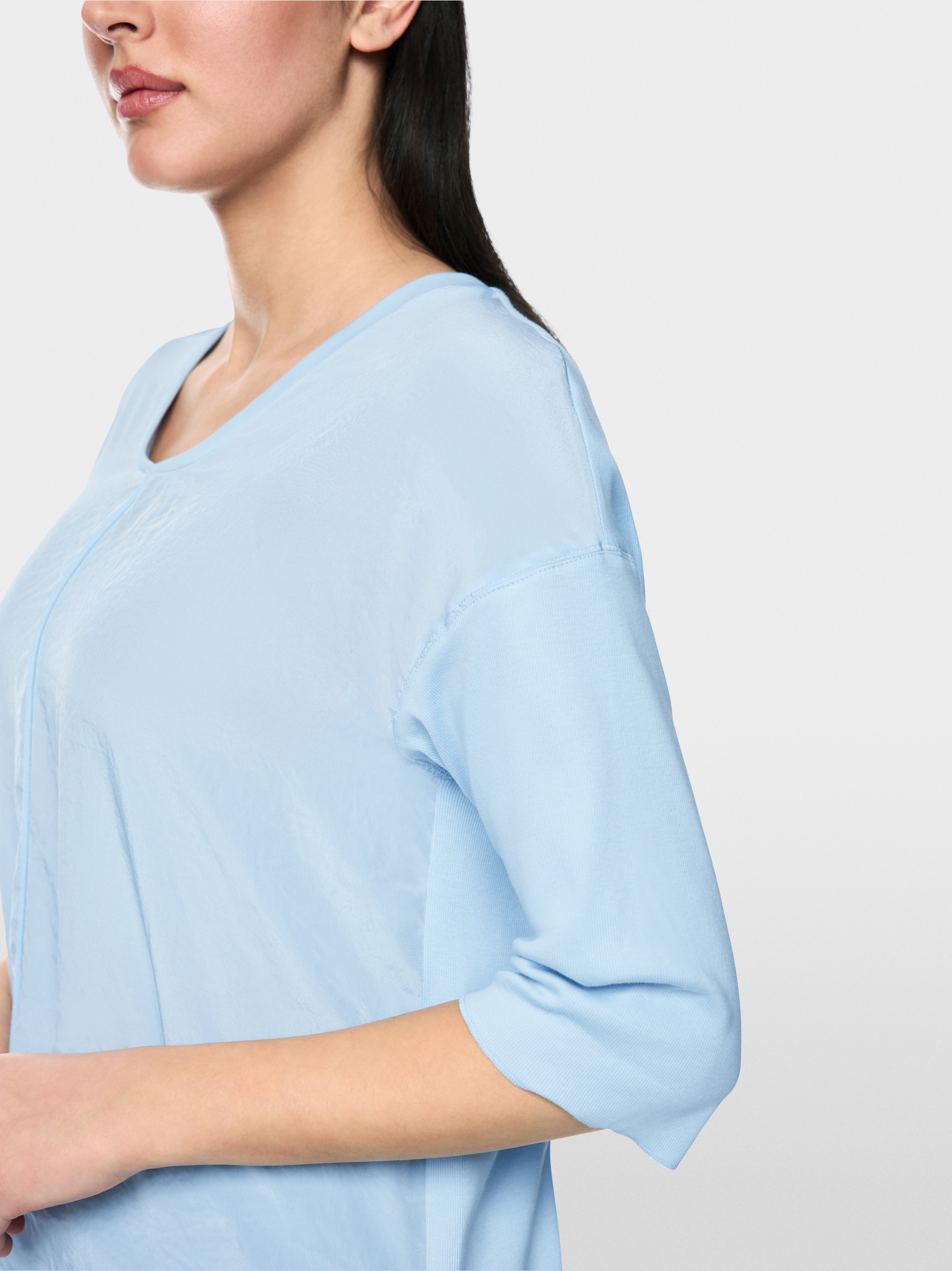 Wide blouse in material mix