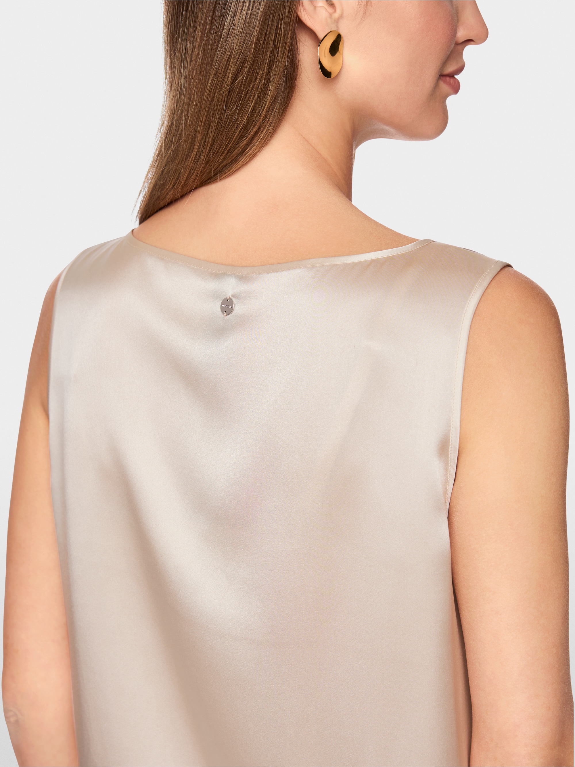 Zijden top met ronde hals