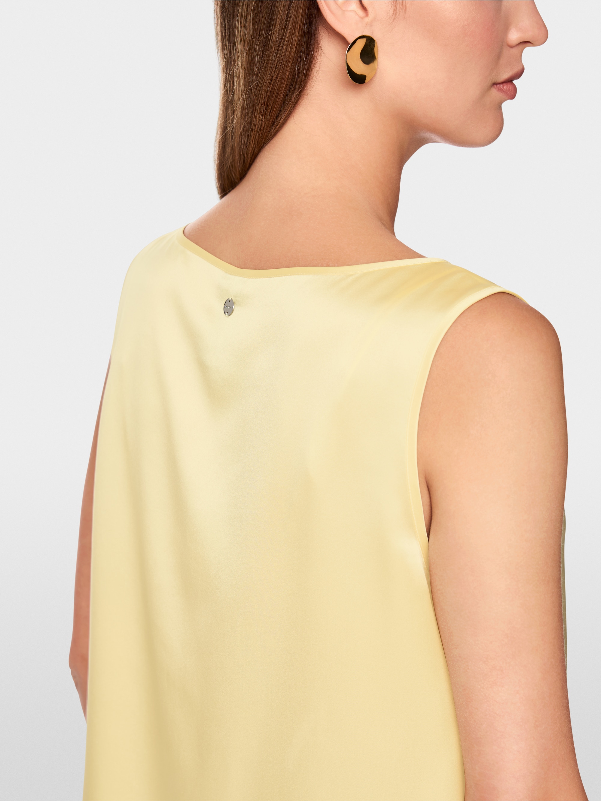 Seidentop mit Rundhalsausschnitt