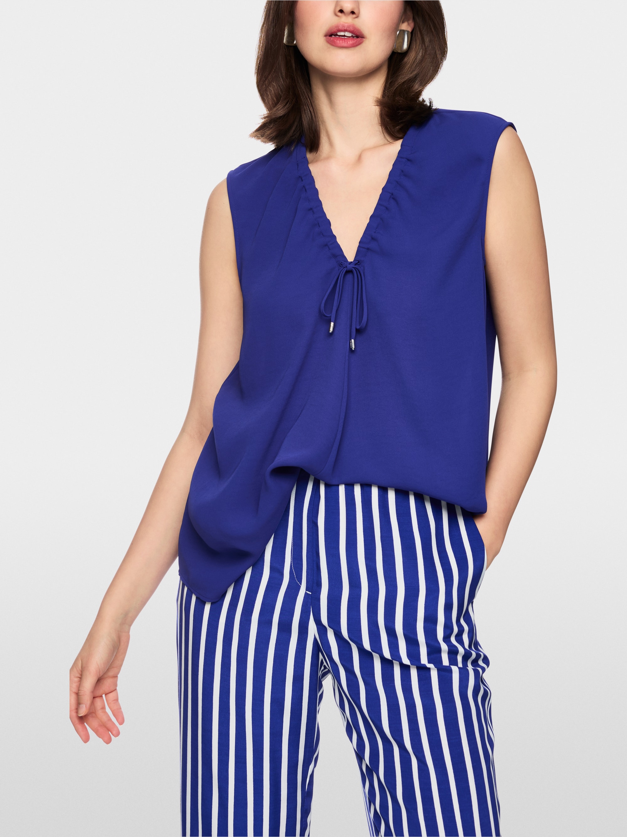 Vibrant top with pleating