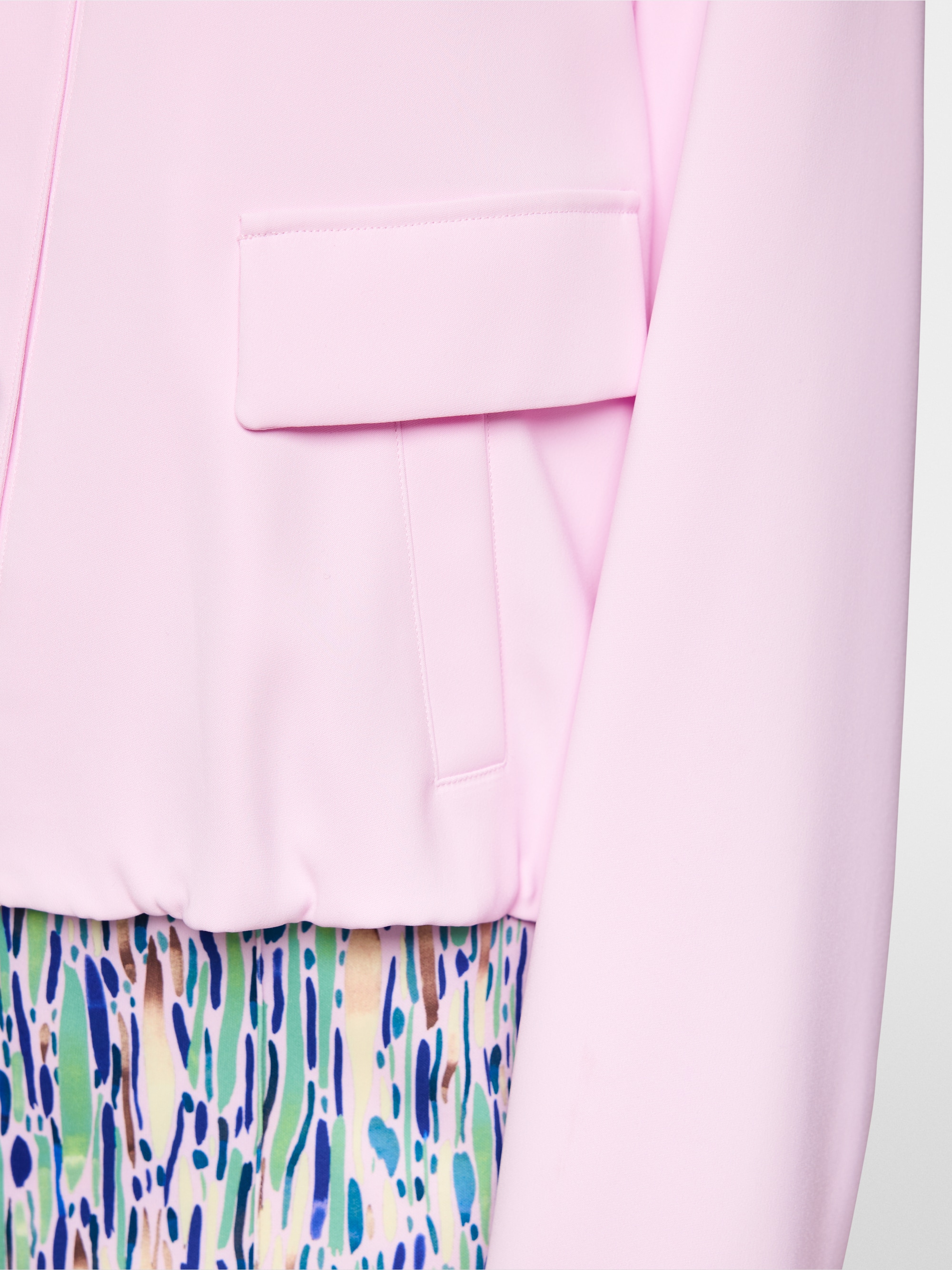 Jacket with small stand-up collar