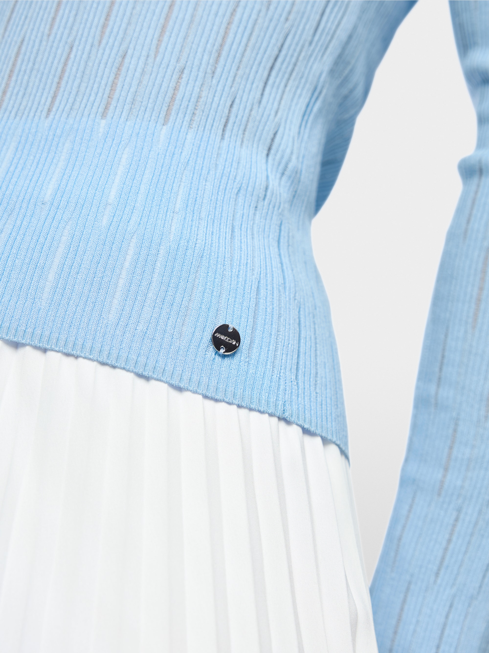 Pull à col rond et structure côtelée