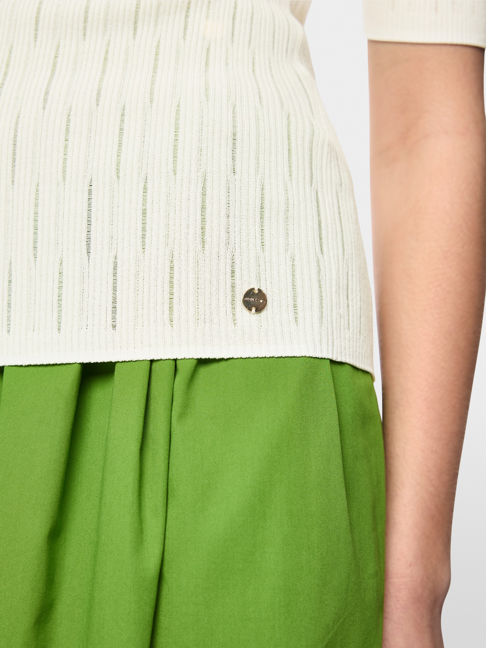 Short-sleeved viscose stretch sweater