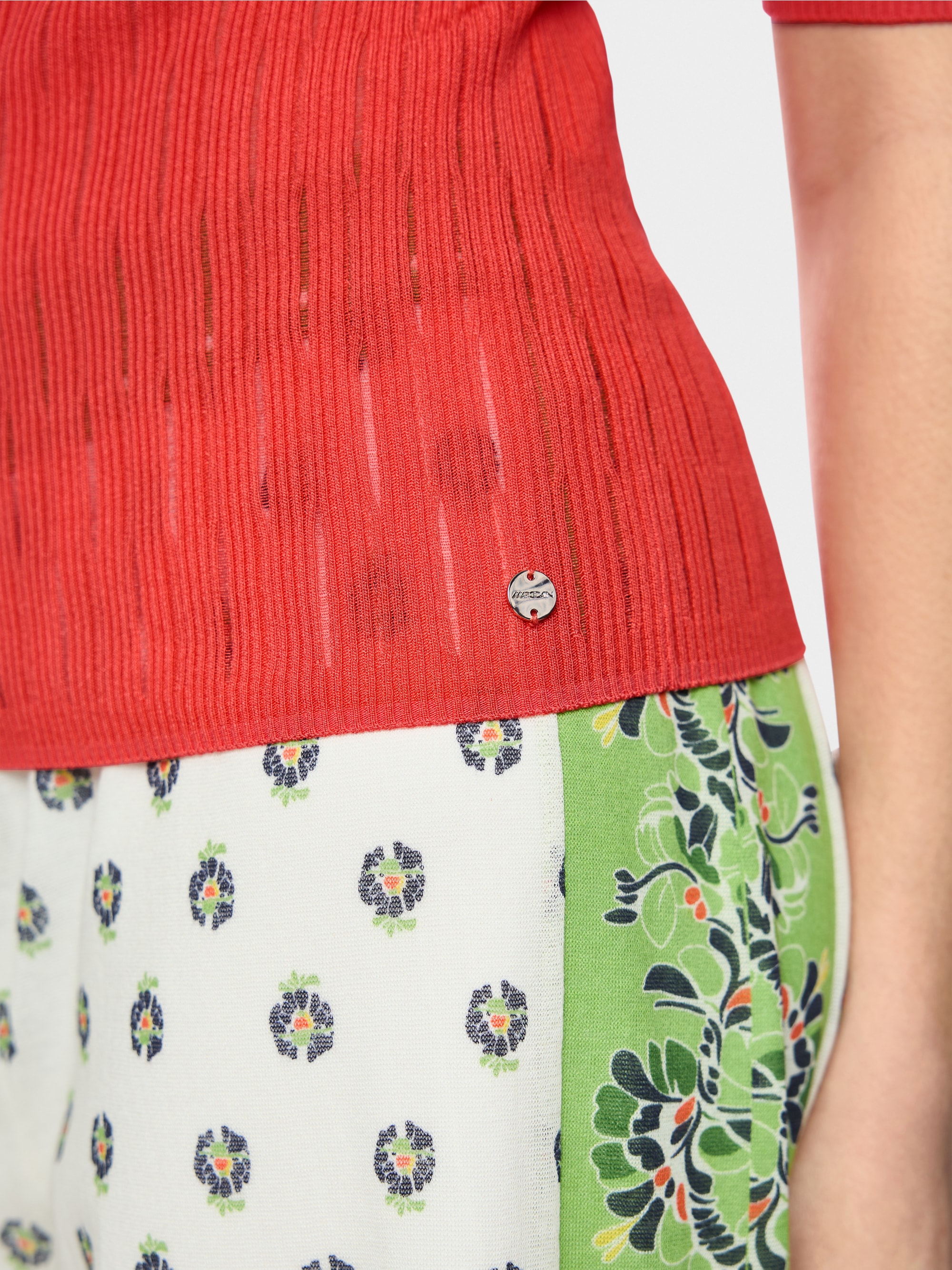 Short-sleeved viscose stretch sweater