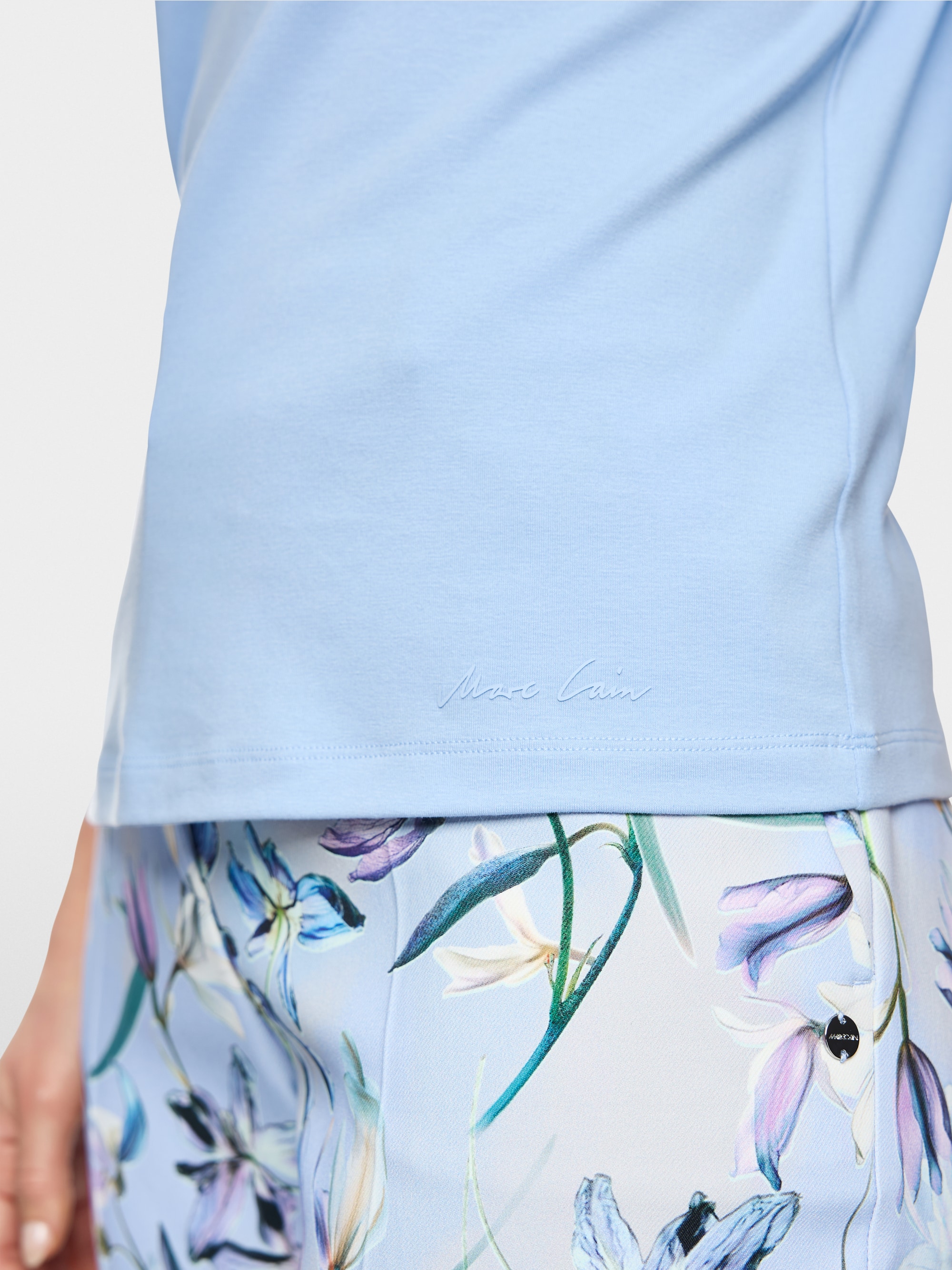 T-shirt with boat neck