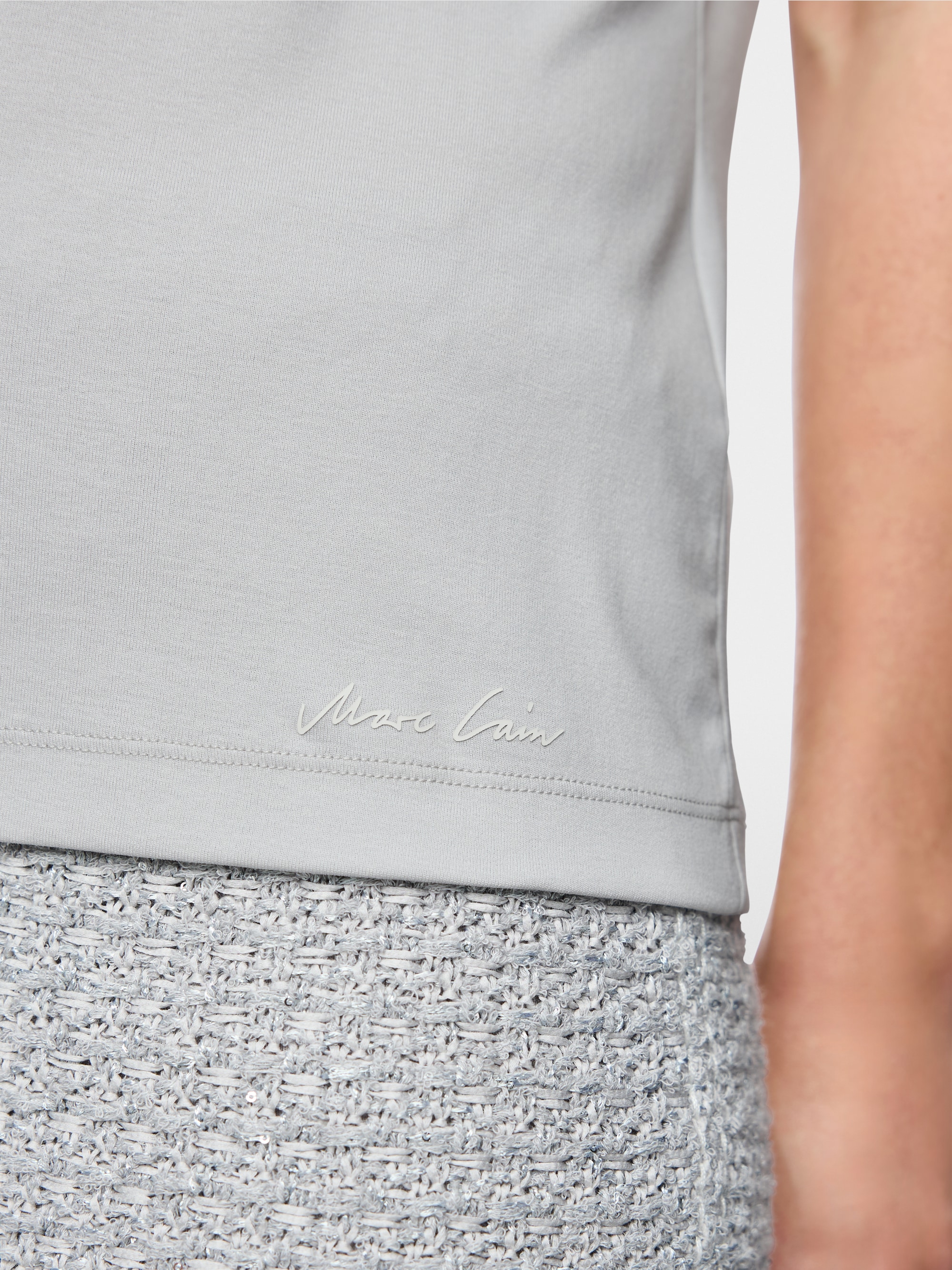 T-shirt with boat neck