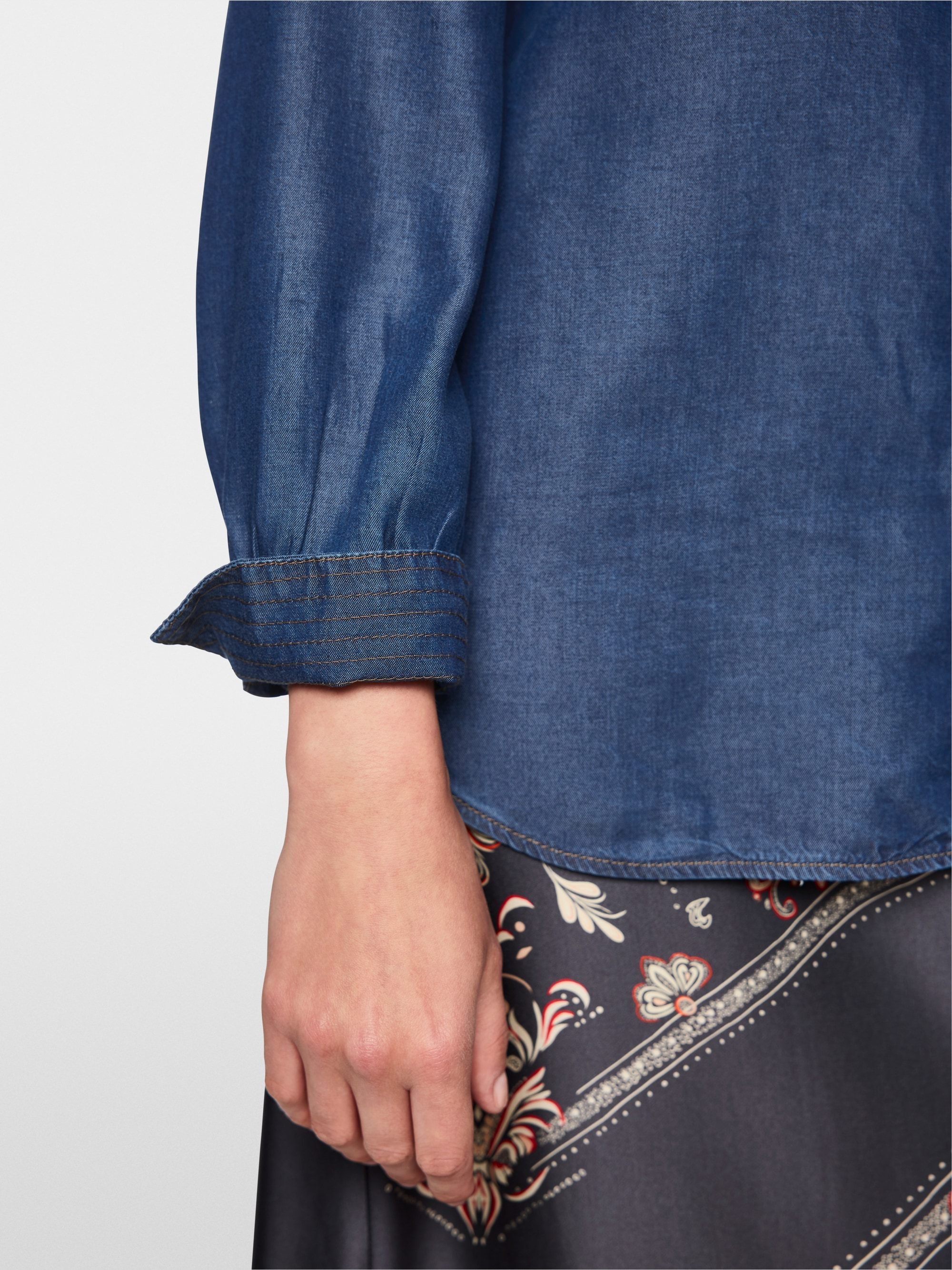 Bestickte Jeansbluse "Rethink Together"