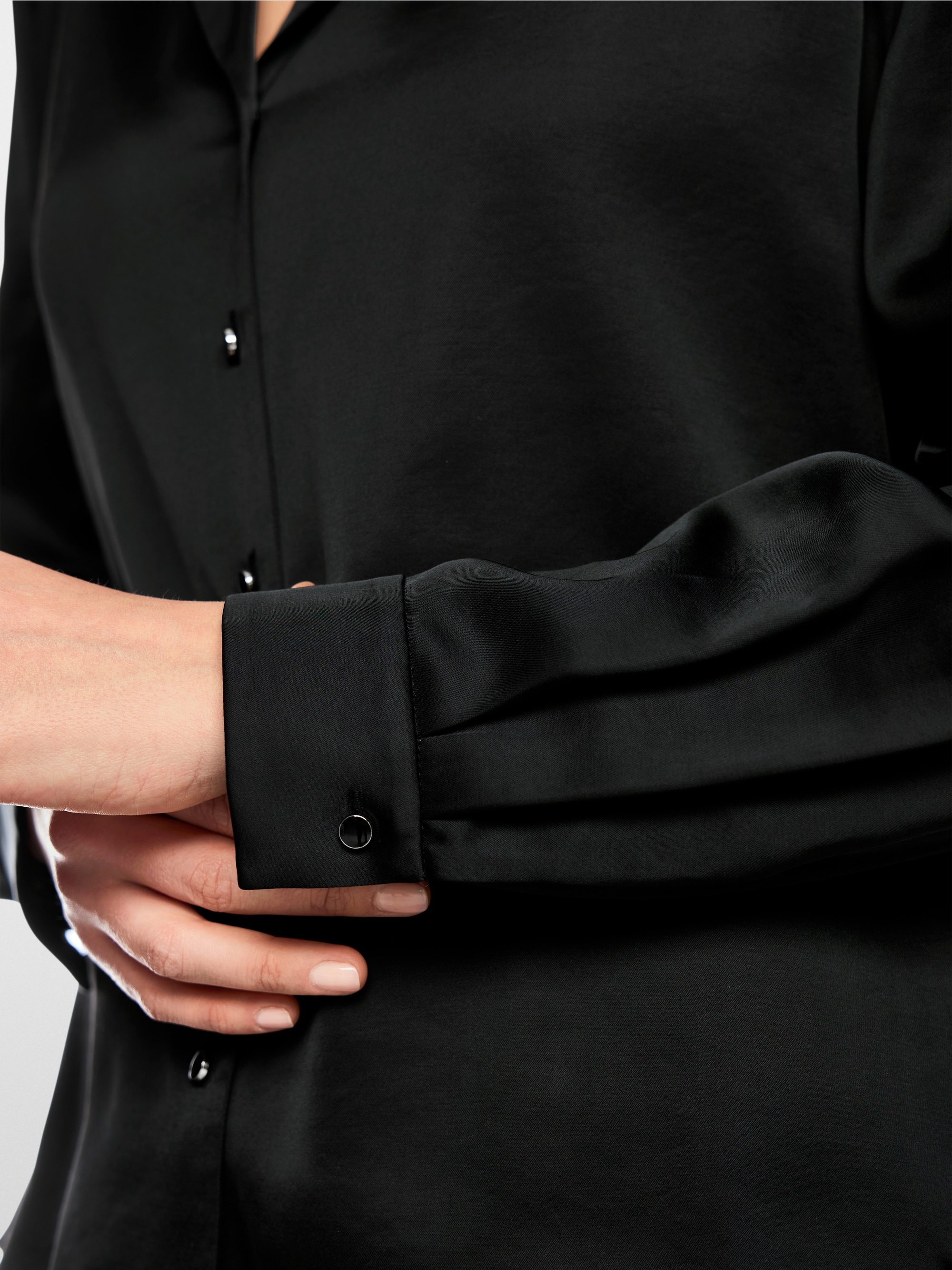 Blouse with lapel collar