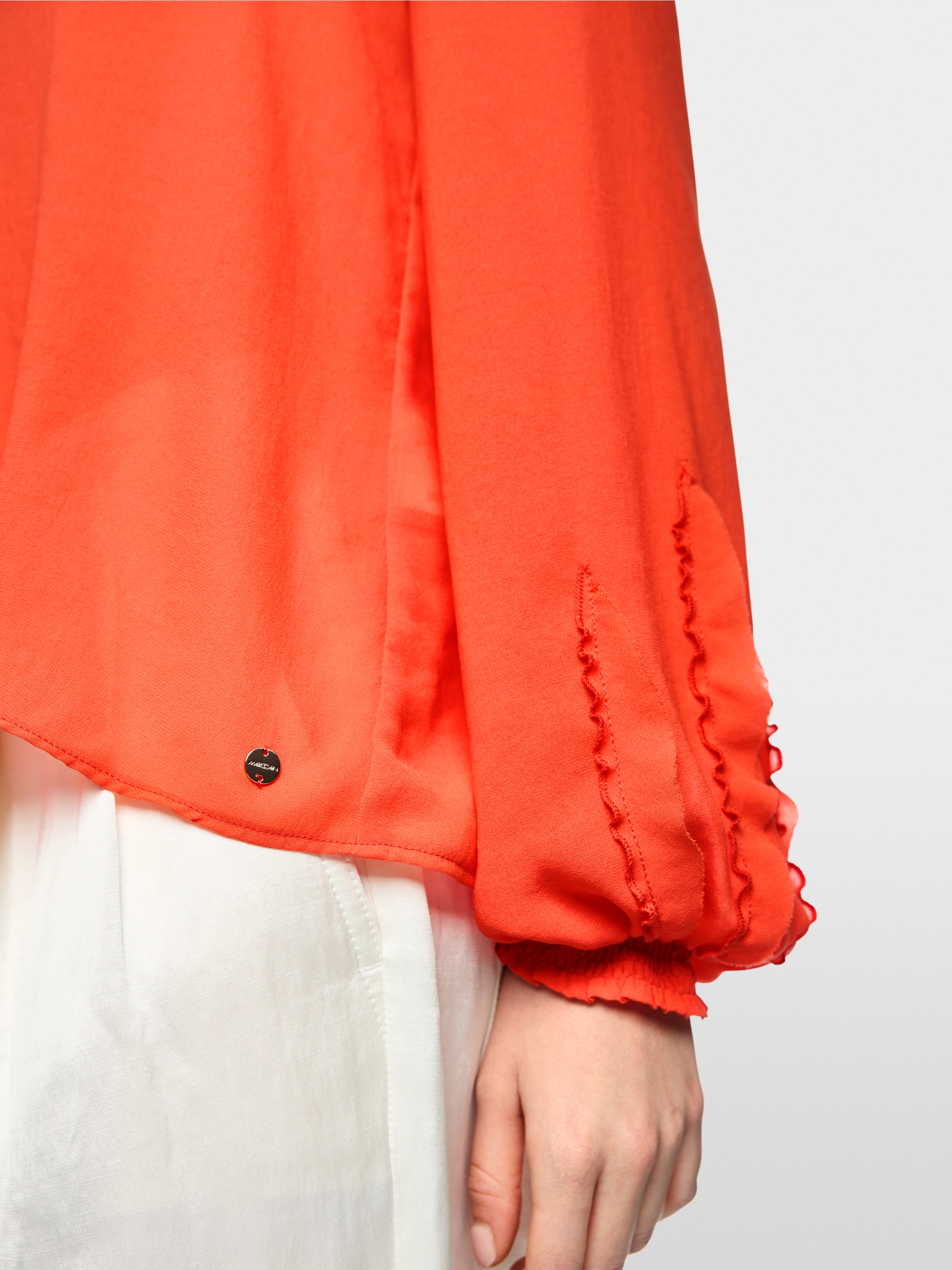 Feminine blouse with ruffle