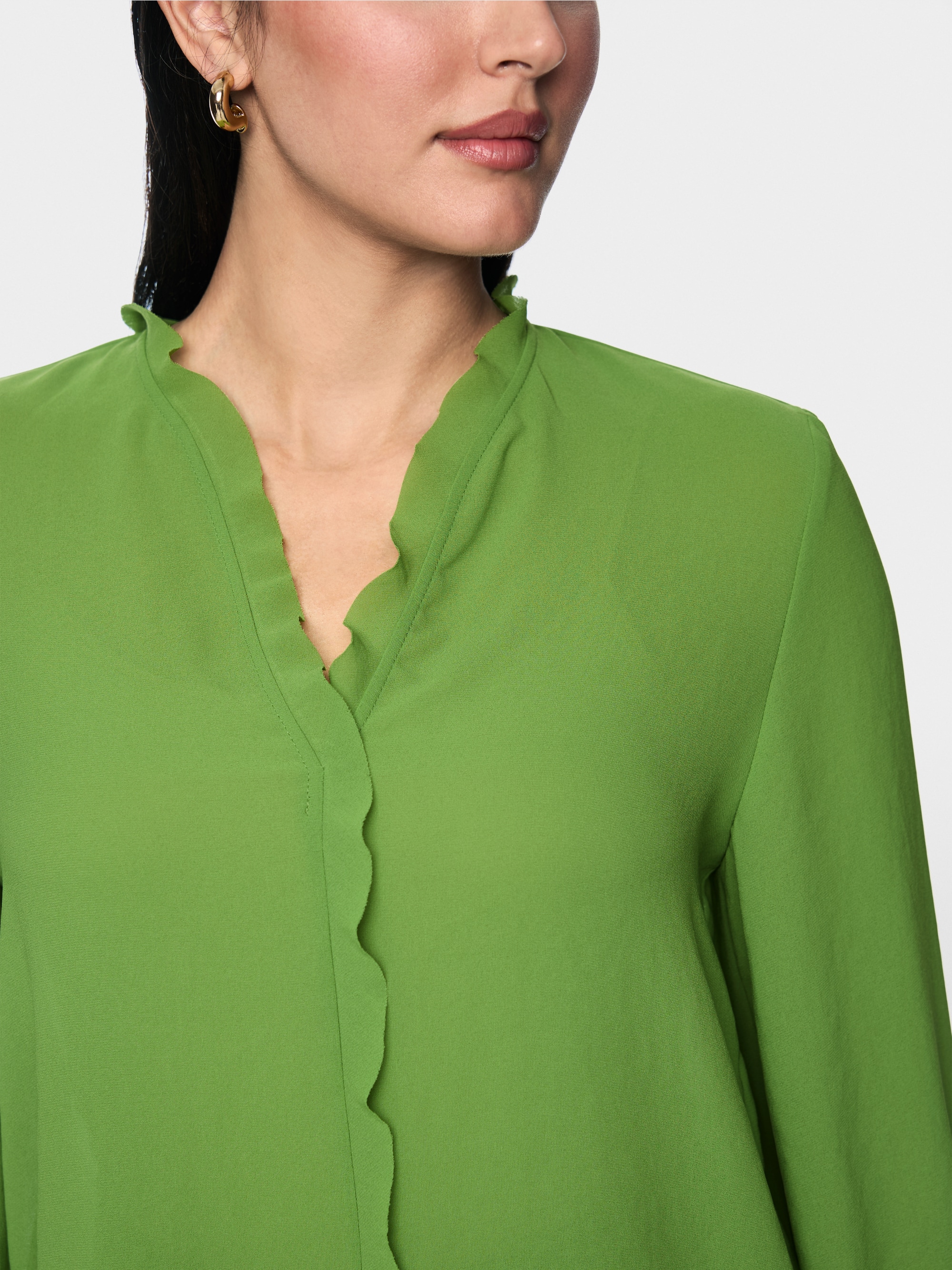 Feminine blouse with ruffle