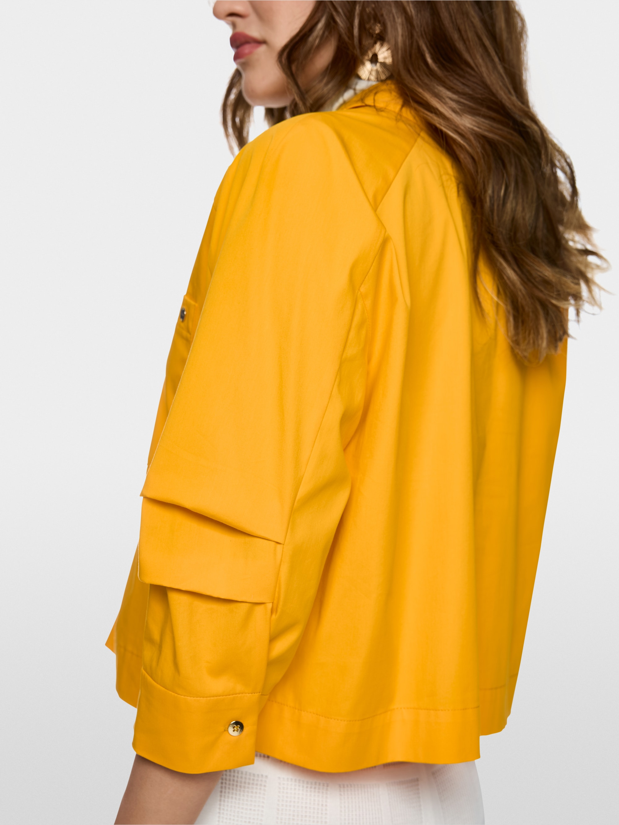 Casual cropped blouse