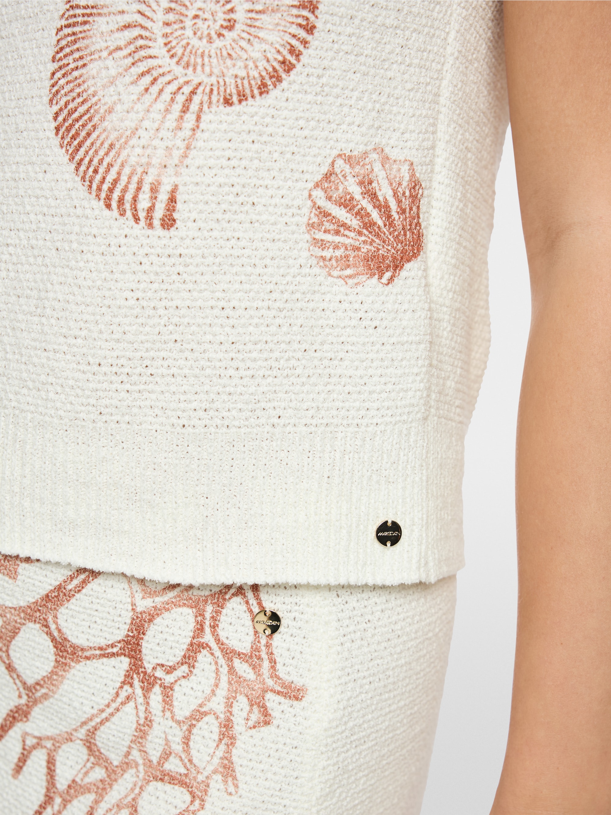 ‘Knitted in Germany’ top with print
